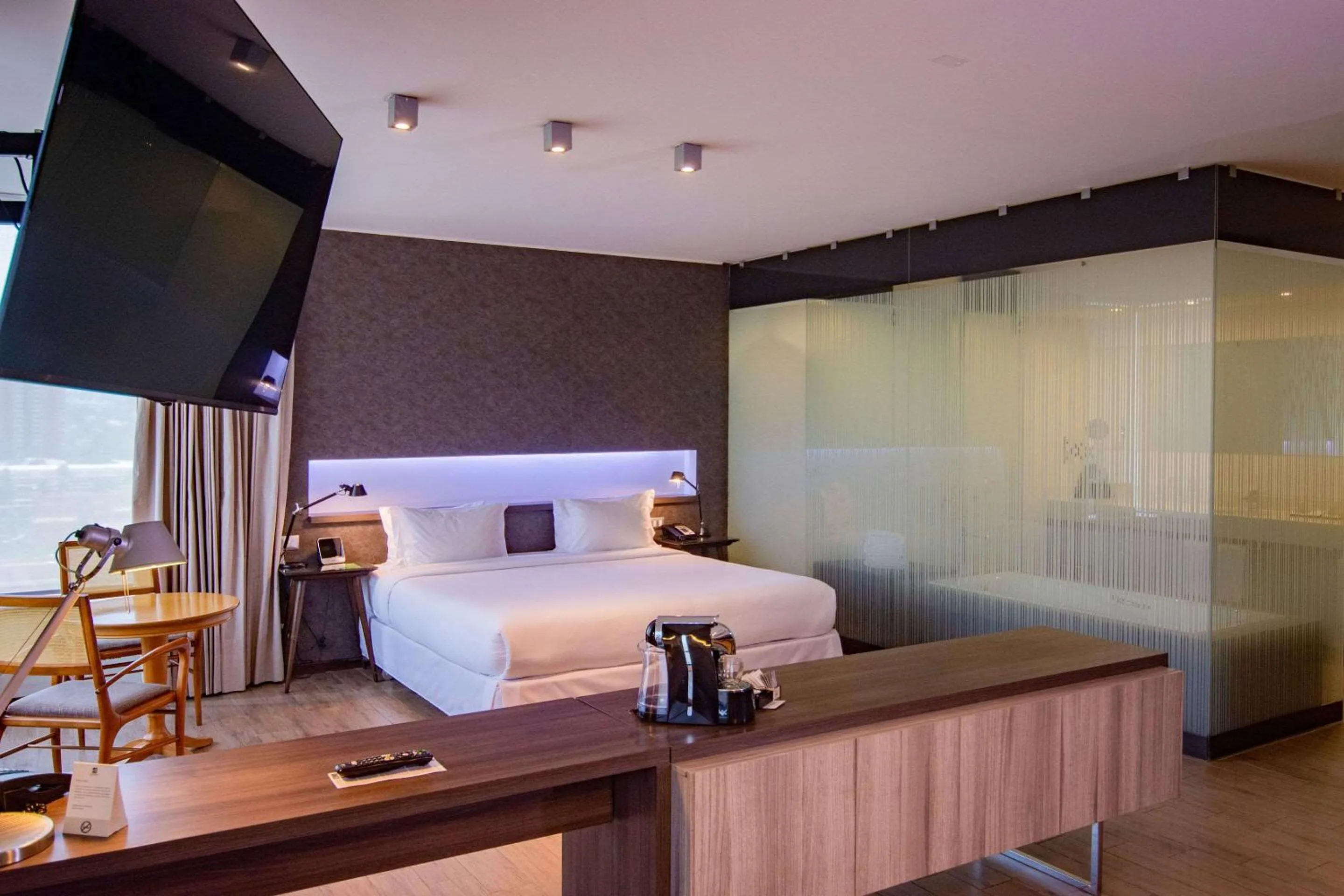 Bedroom, Bed in Radisson Blu Plaza El Bosque Santiago