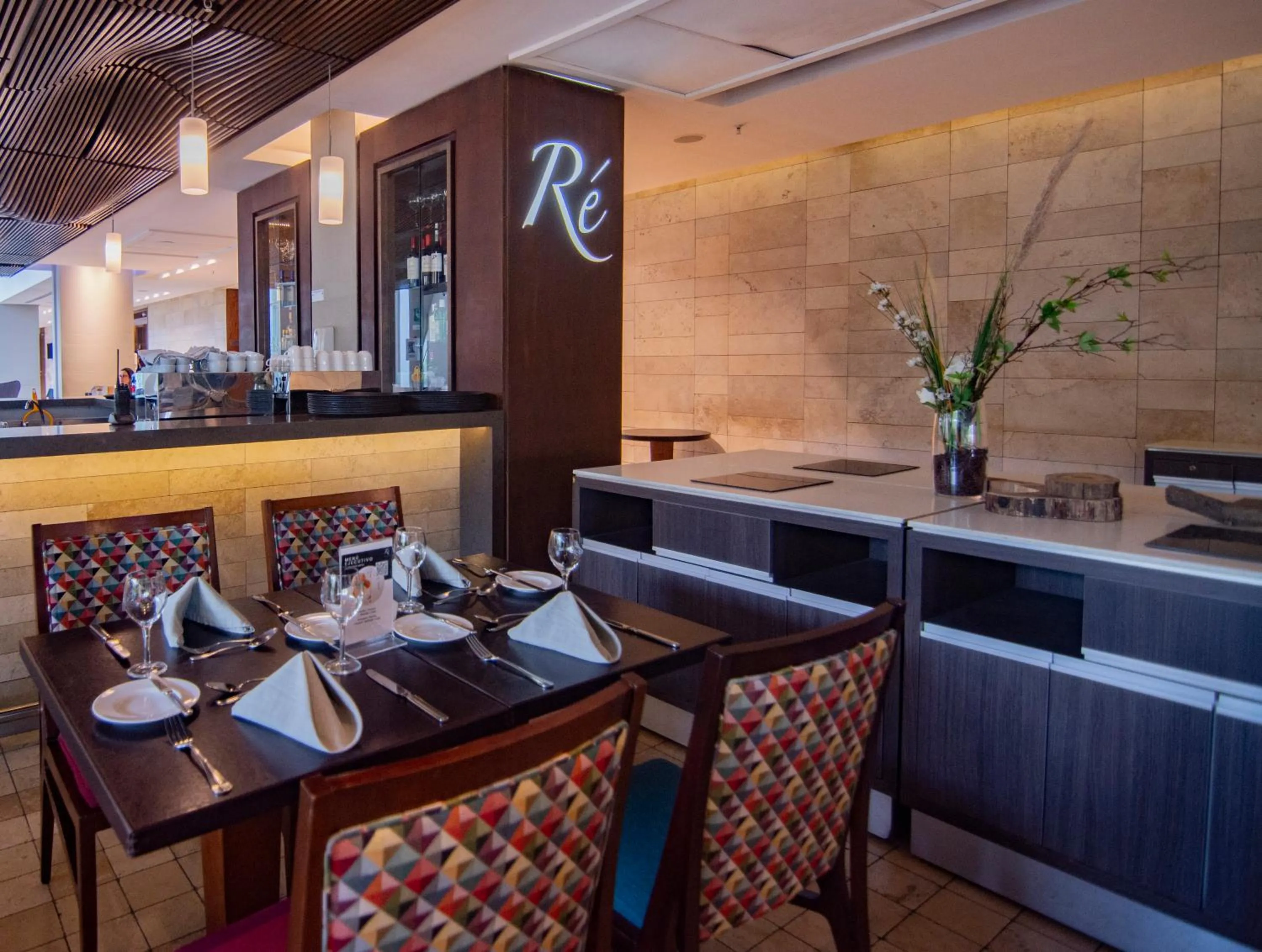 Restaurant/places to eat in Radisson Blu Plaza El Bosque Santiago