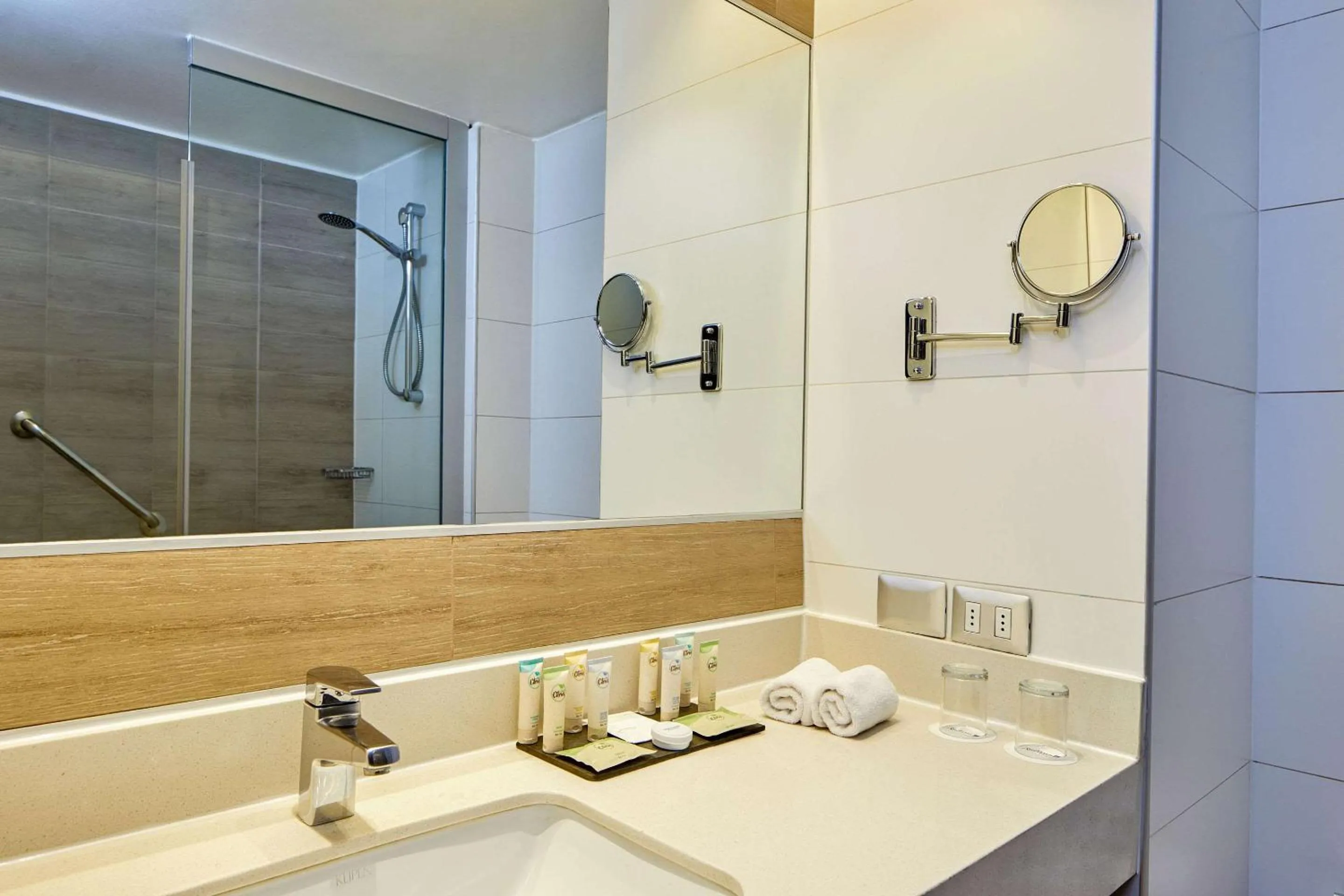 Bedroom in Radisson Blu Plaza El Bosque Santiago