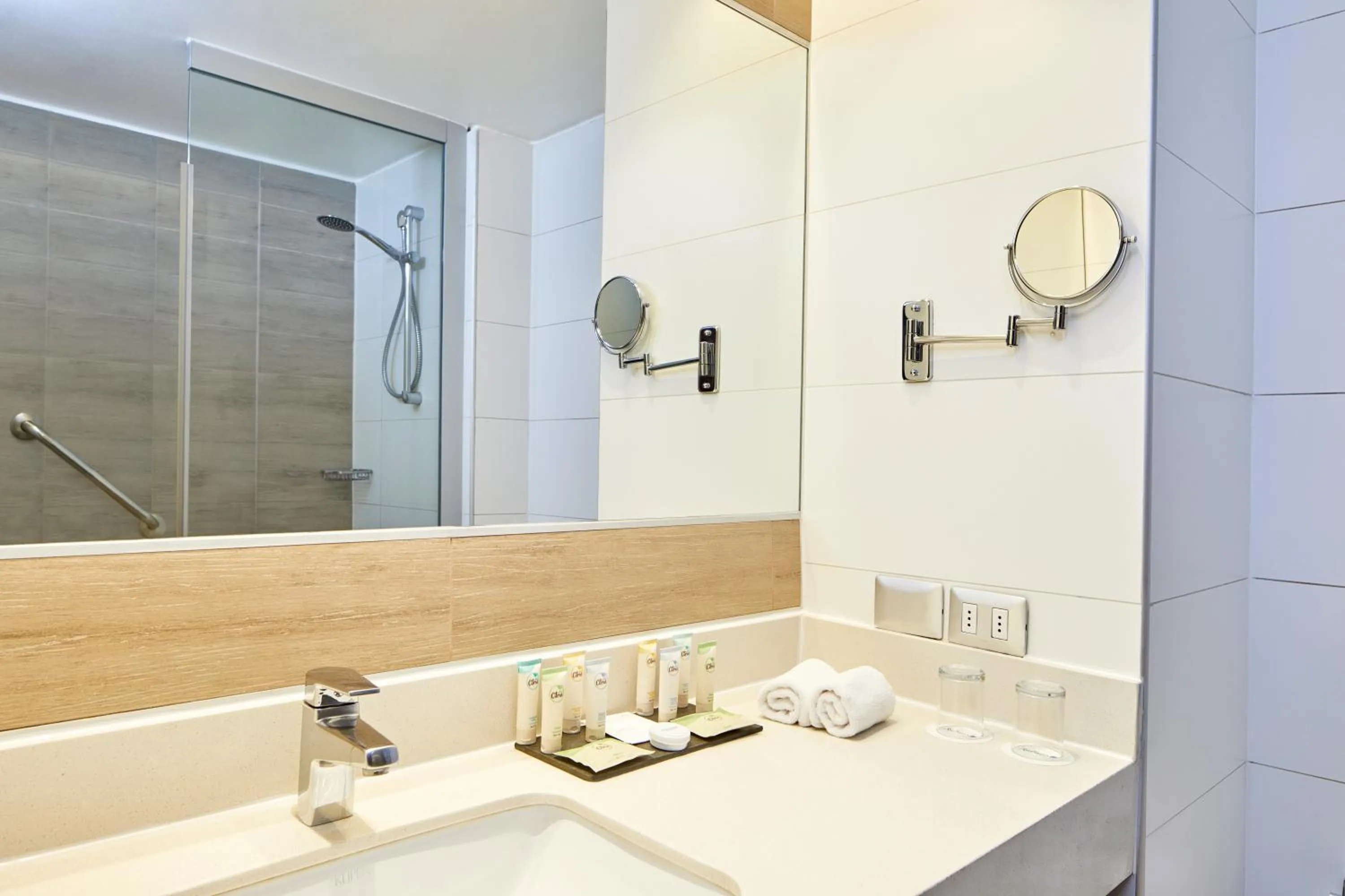 Bathroom in Radisson Blu Plaza El Bosque Santiago