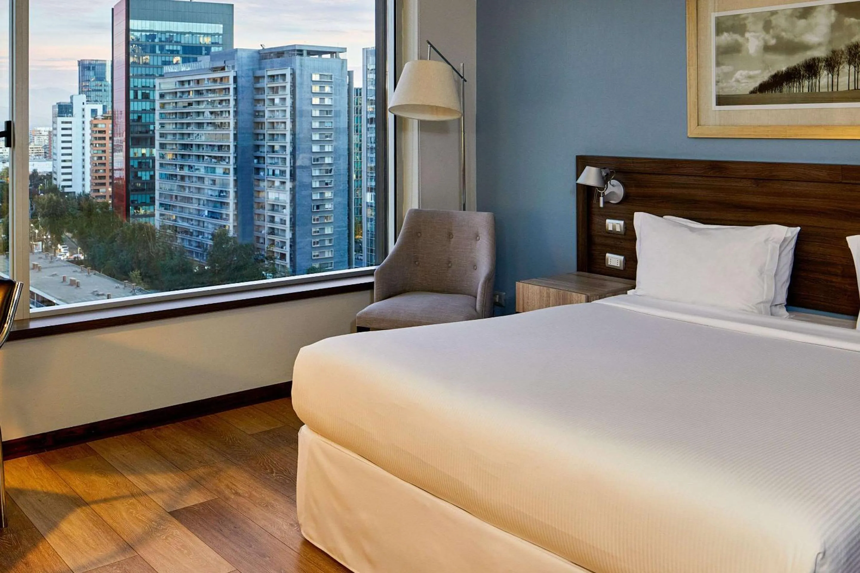 Bedroom, Bed in Radisson Blu Plaza El Bosque Santiago