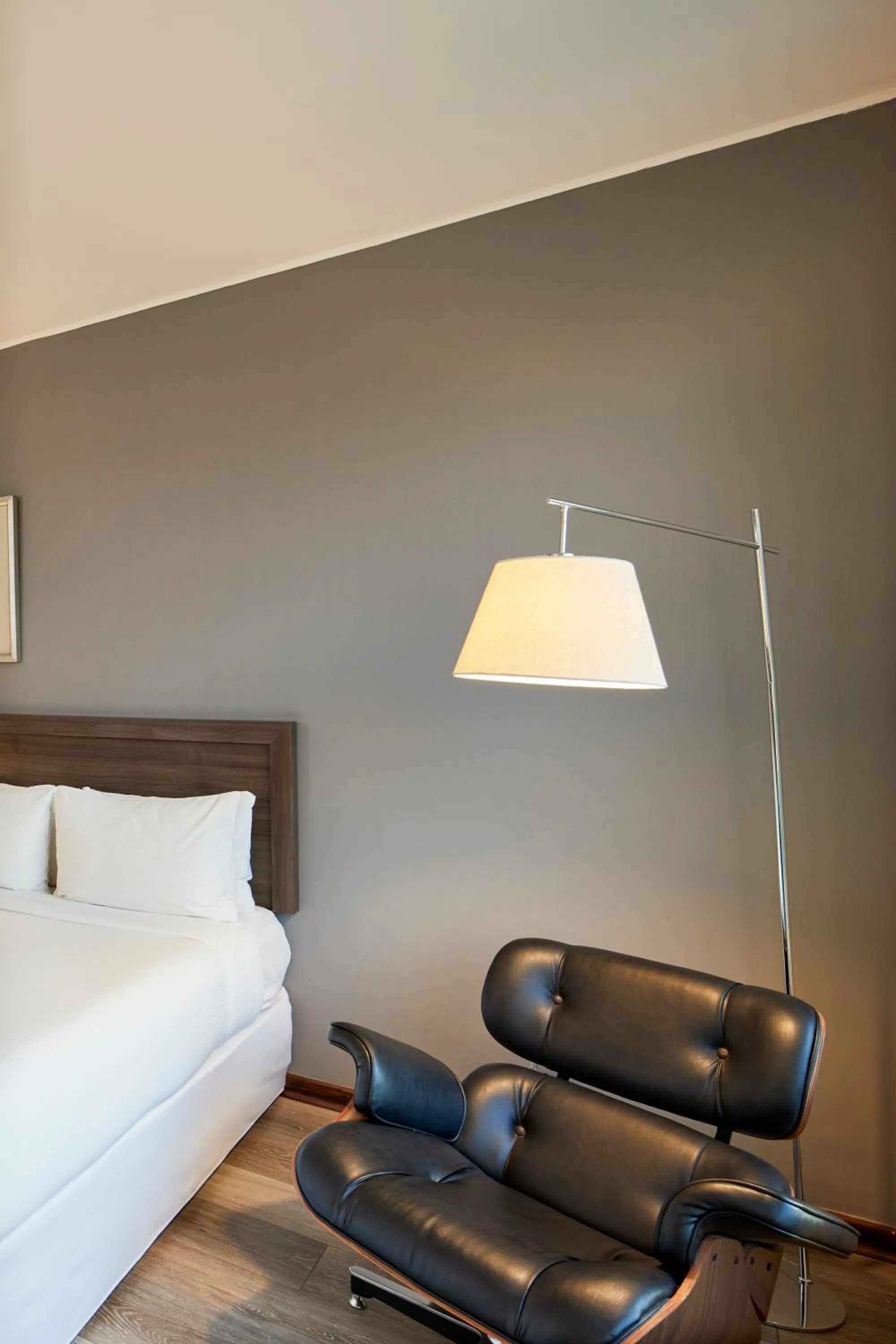 Seating area, Bed in Radisson Blu Plaza El Bosque Santiago