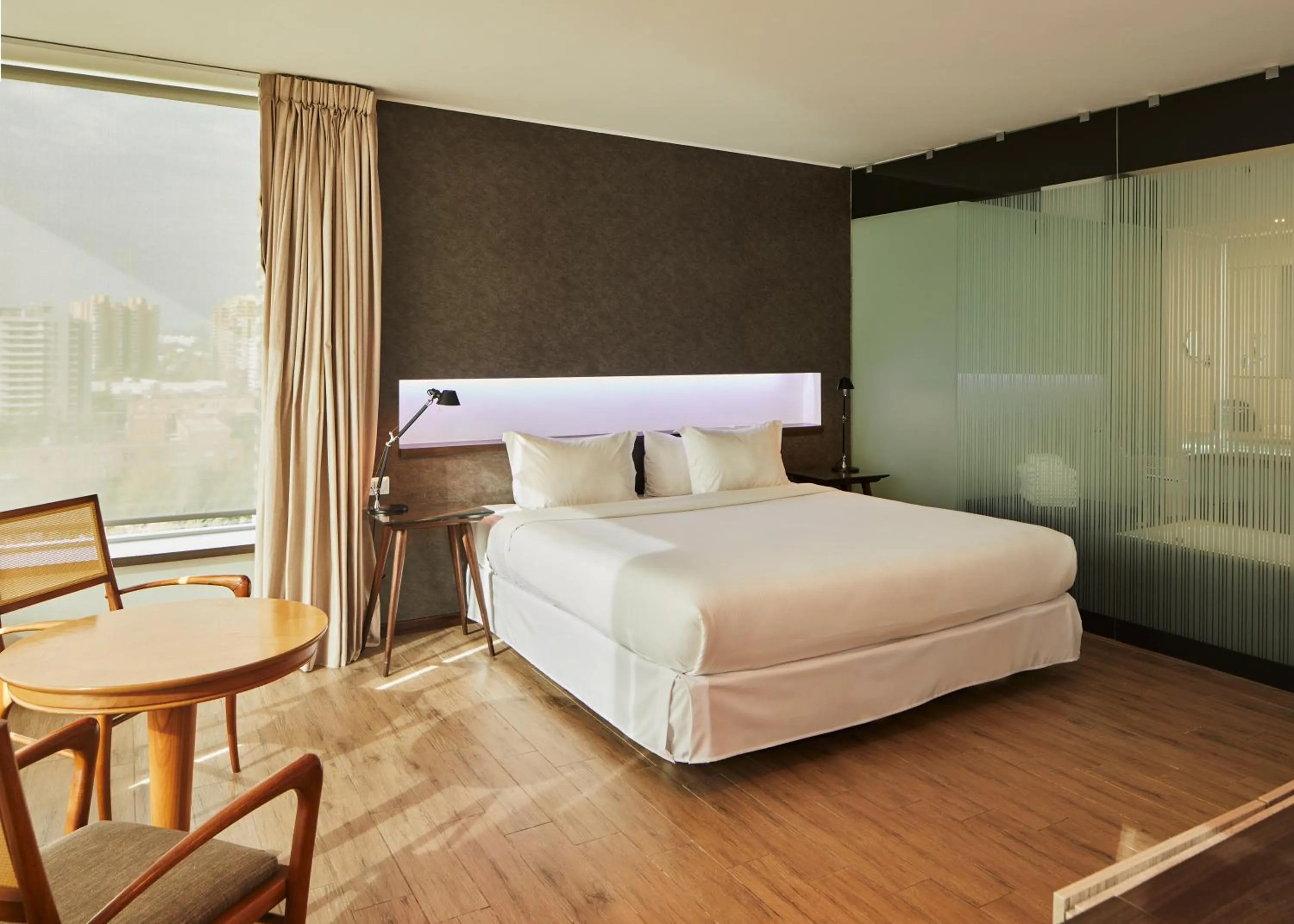 Bedroom, Bed in Radisson Blu Plaza El Bosque Santiago