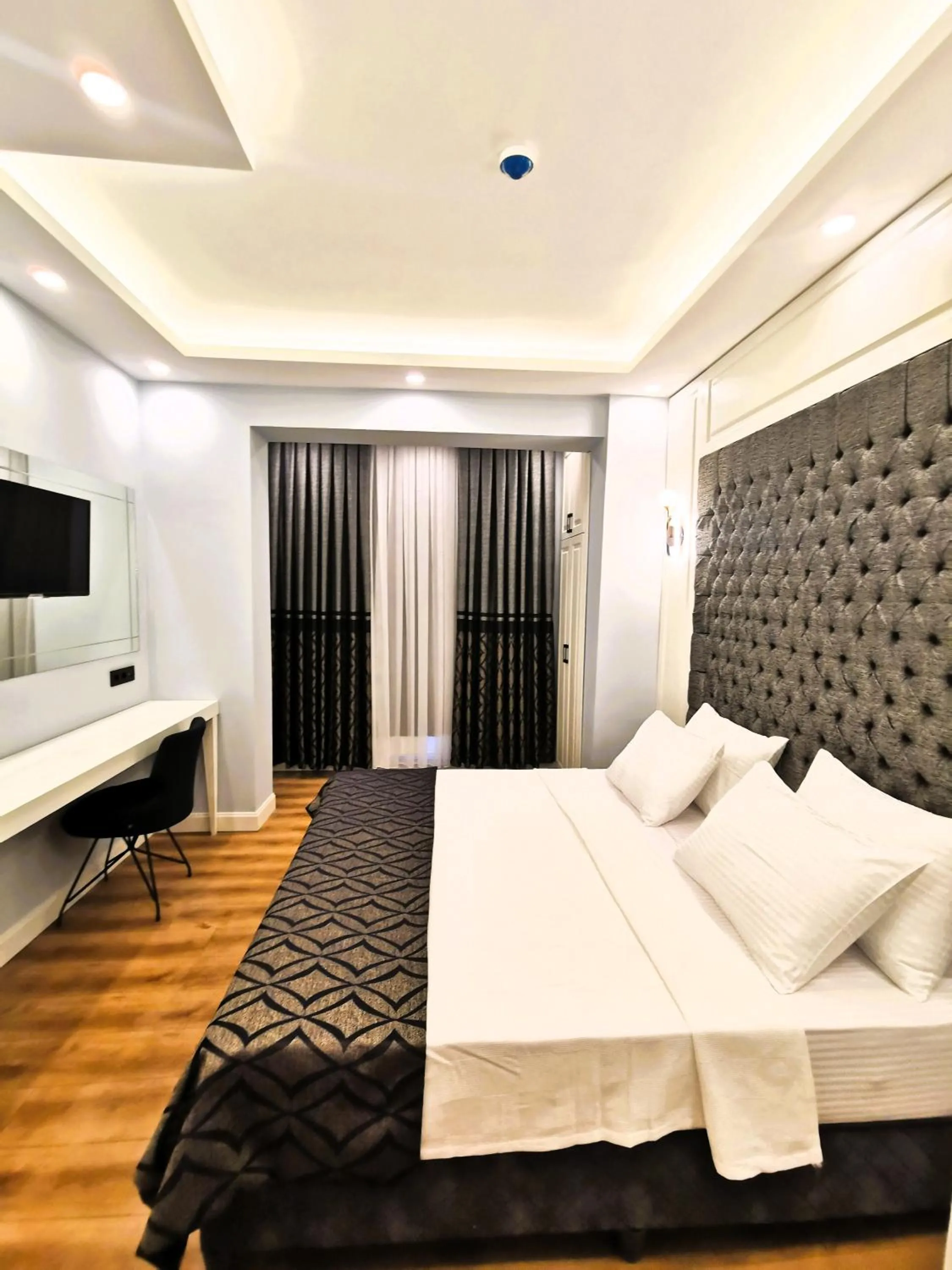 Bed in Luxx Garden Hotel