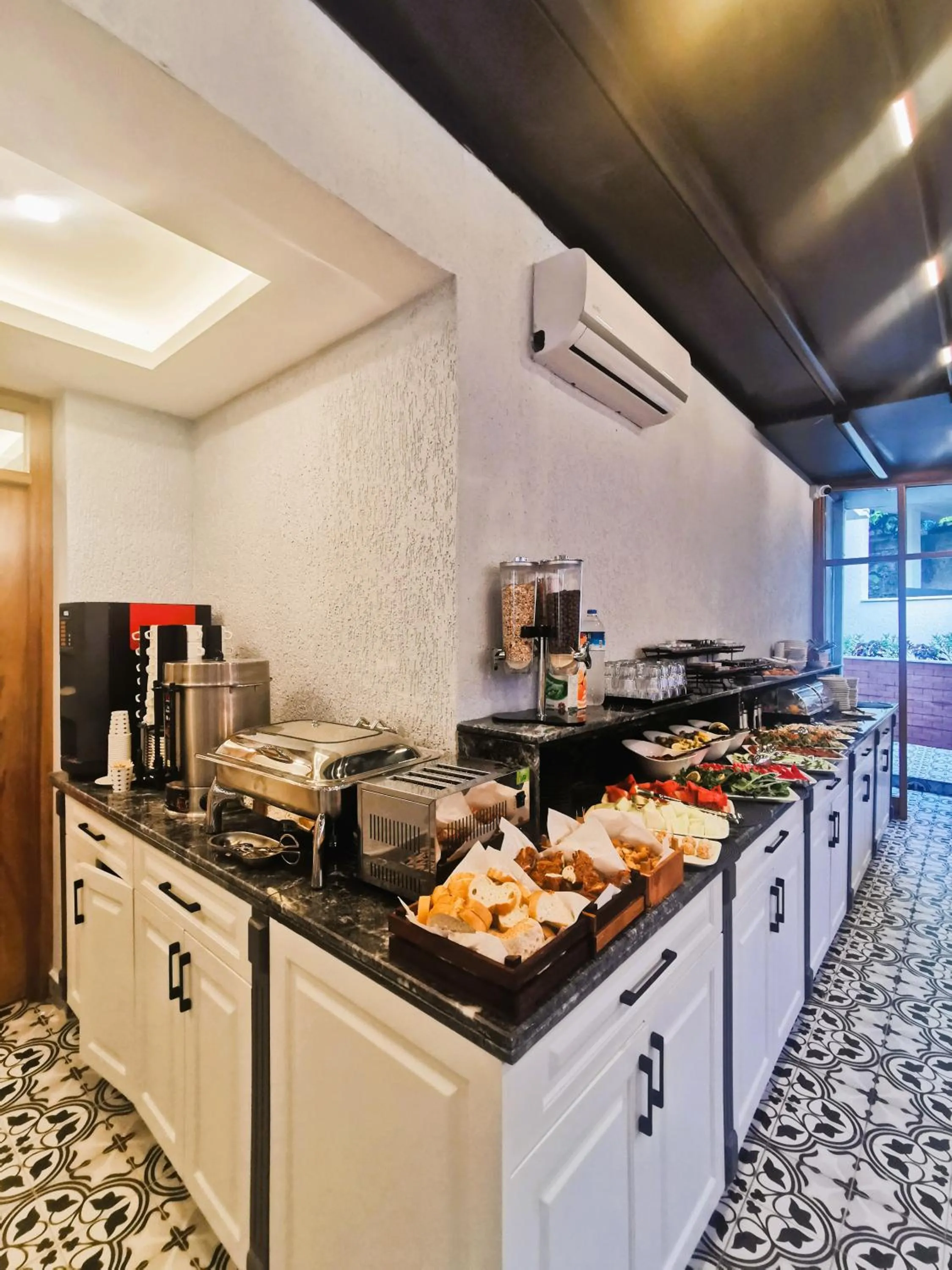 Coffee/tea facilities in Luxx Garden Hotel