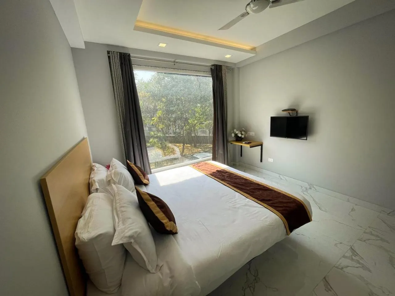Bed in The Empire Villa,Cyber City, Gurgaon
