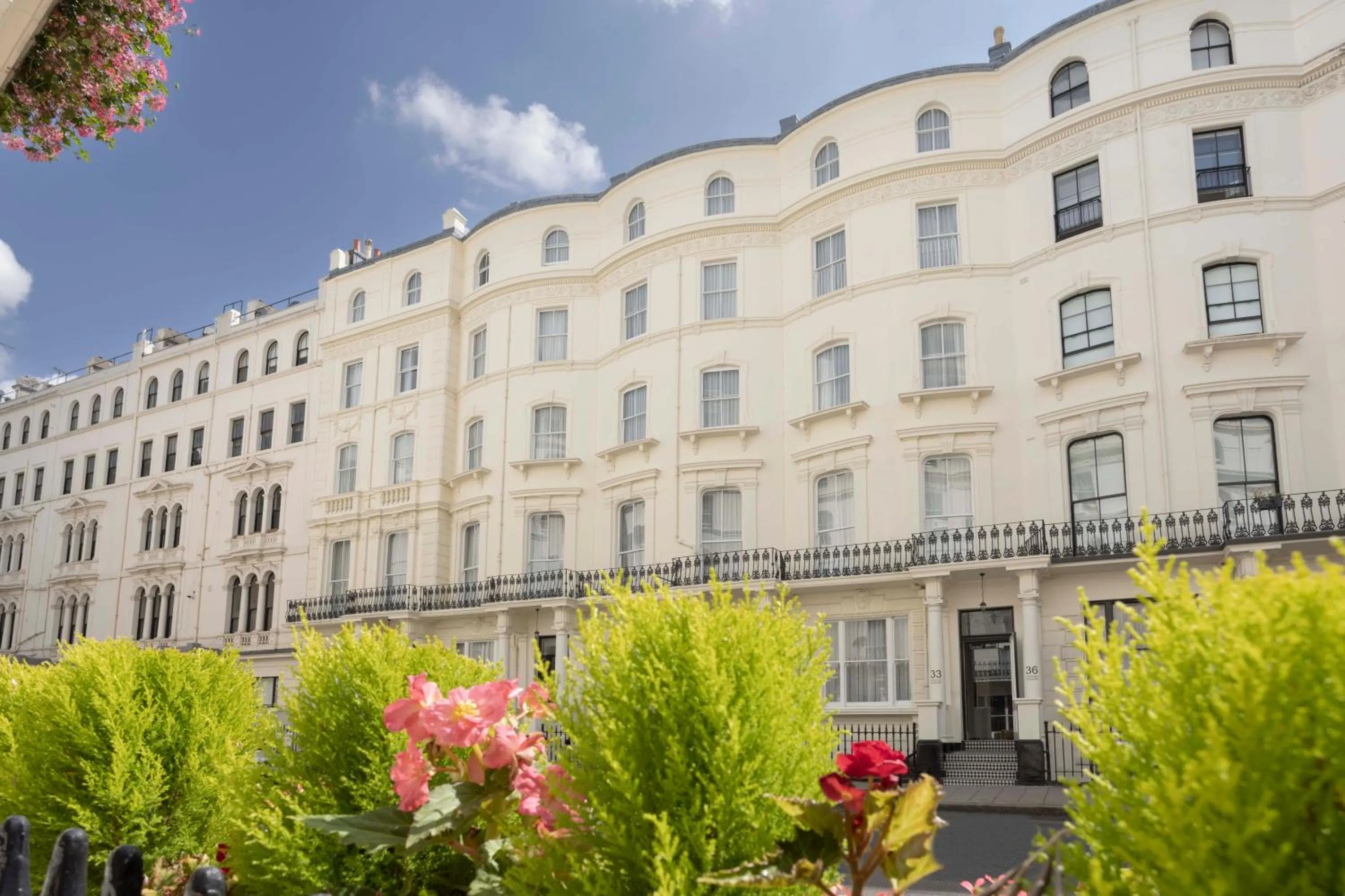 Property building in The 55 by Le Mirage