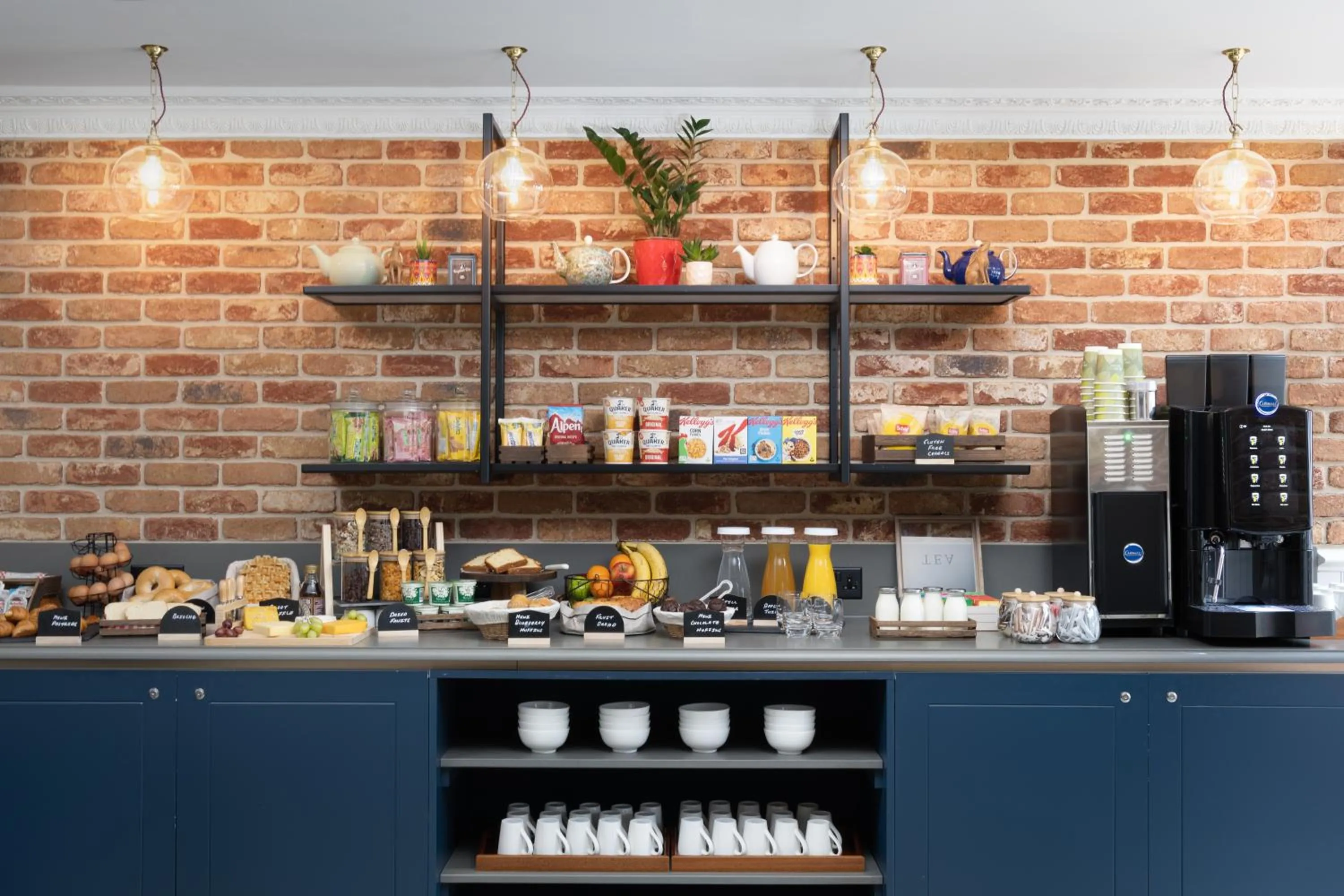 Buffet breakfast in The 55 by Le Mirage