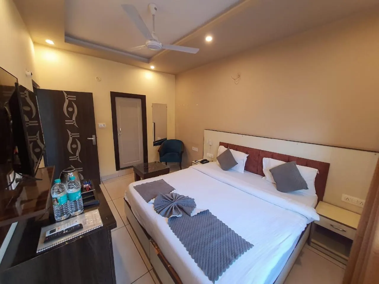 Bedroom, Bed in Tapovan New Residency - 5 minutes walk to Laxman jhula