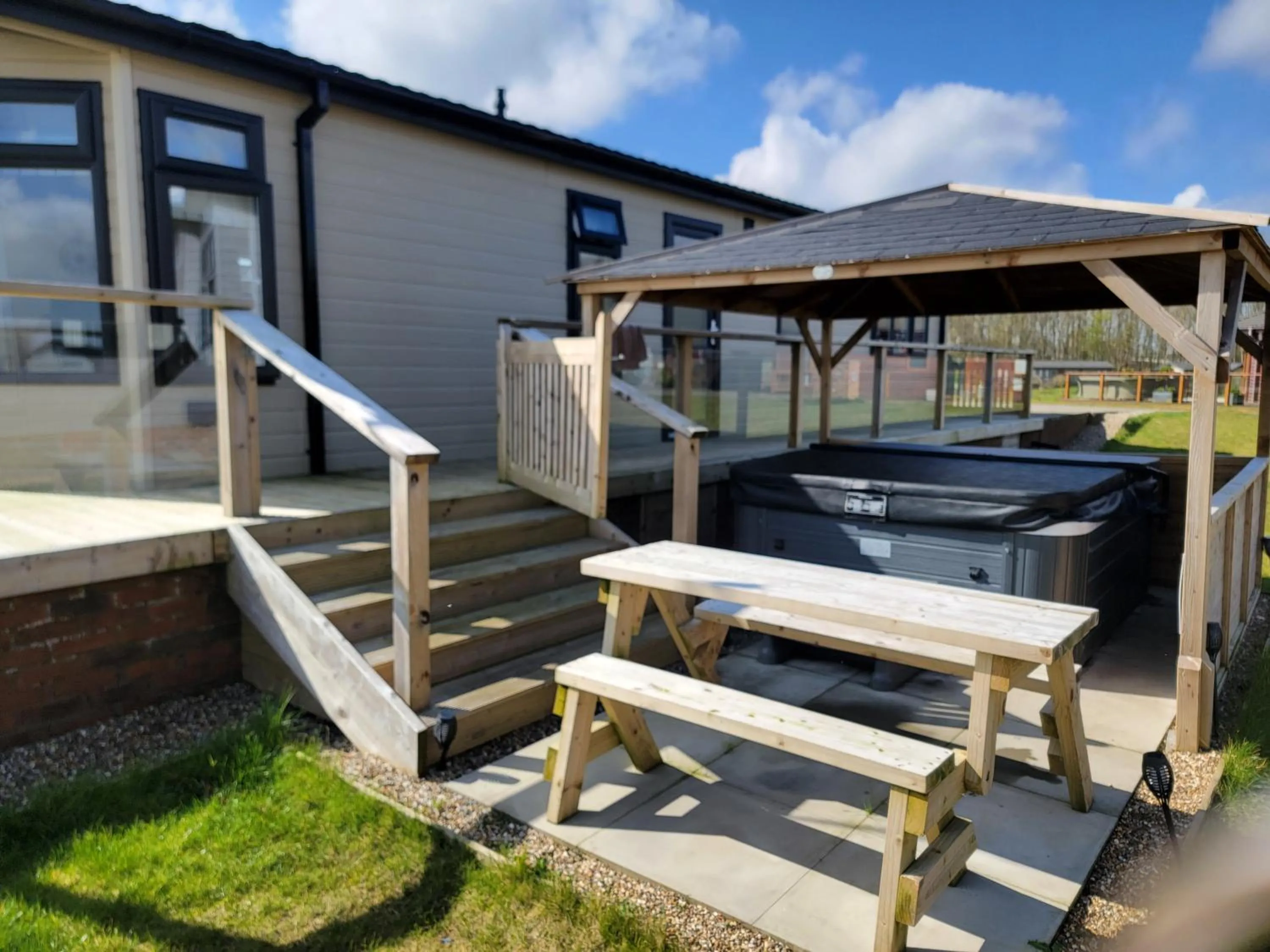 Luxury 2-Bed Lodge in Routh HotTub & Pet Friendly