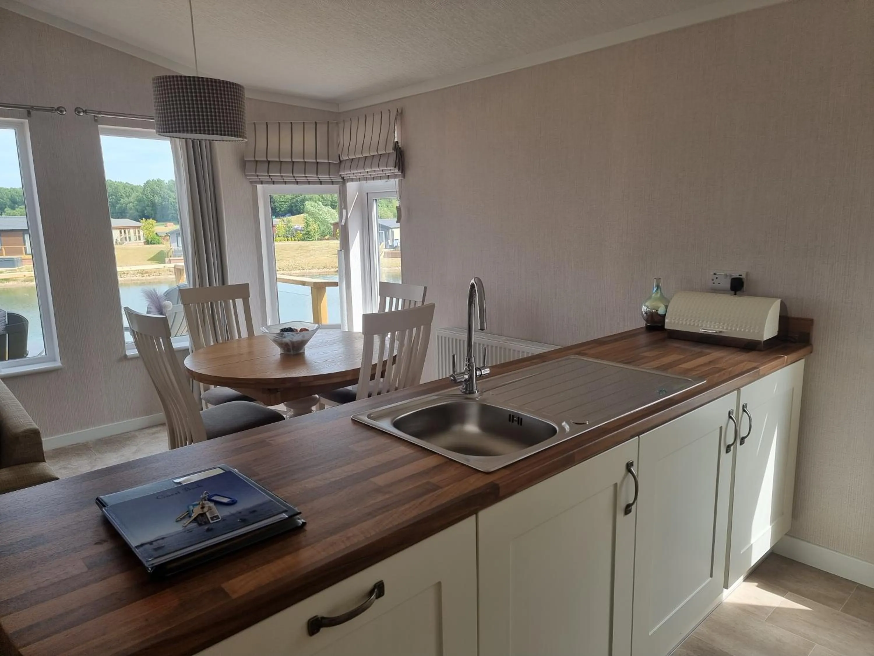 Kitchen or kitchenette in Luxury 2-Bed Lodge in Routh HotTub & Pet Friendly