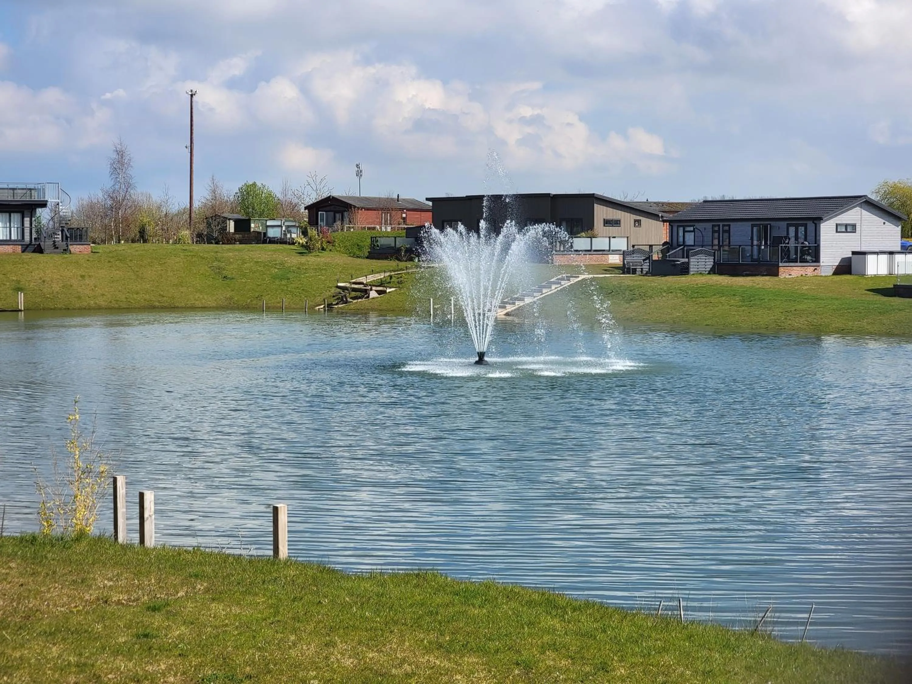 Luxury 2-Bed Lodge in Routh HotTub & Pet Friendly