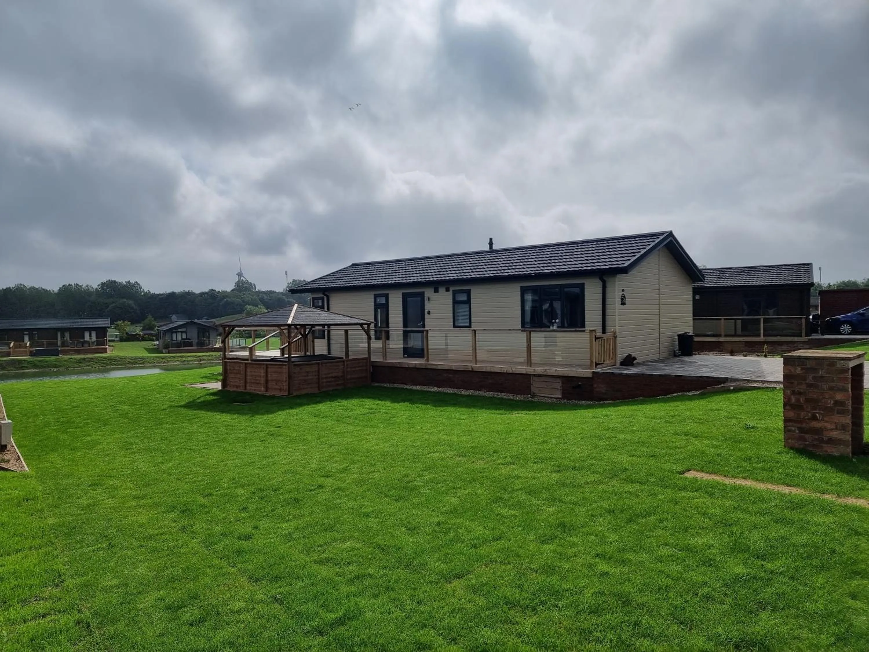 Luxury 2-Bed Lodge in Routh HotTub & Pet Friendly