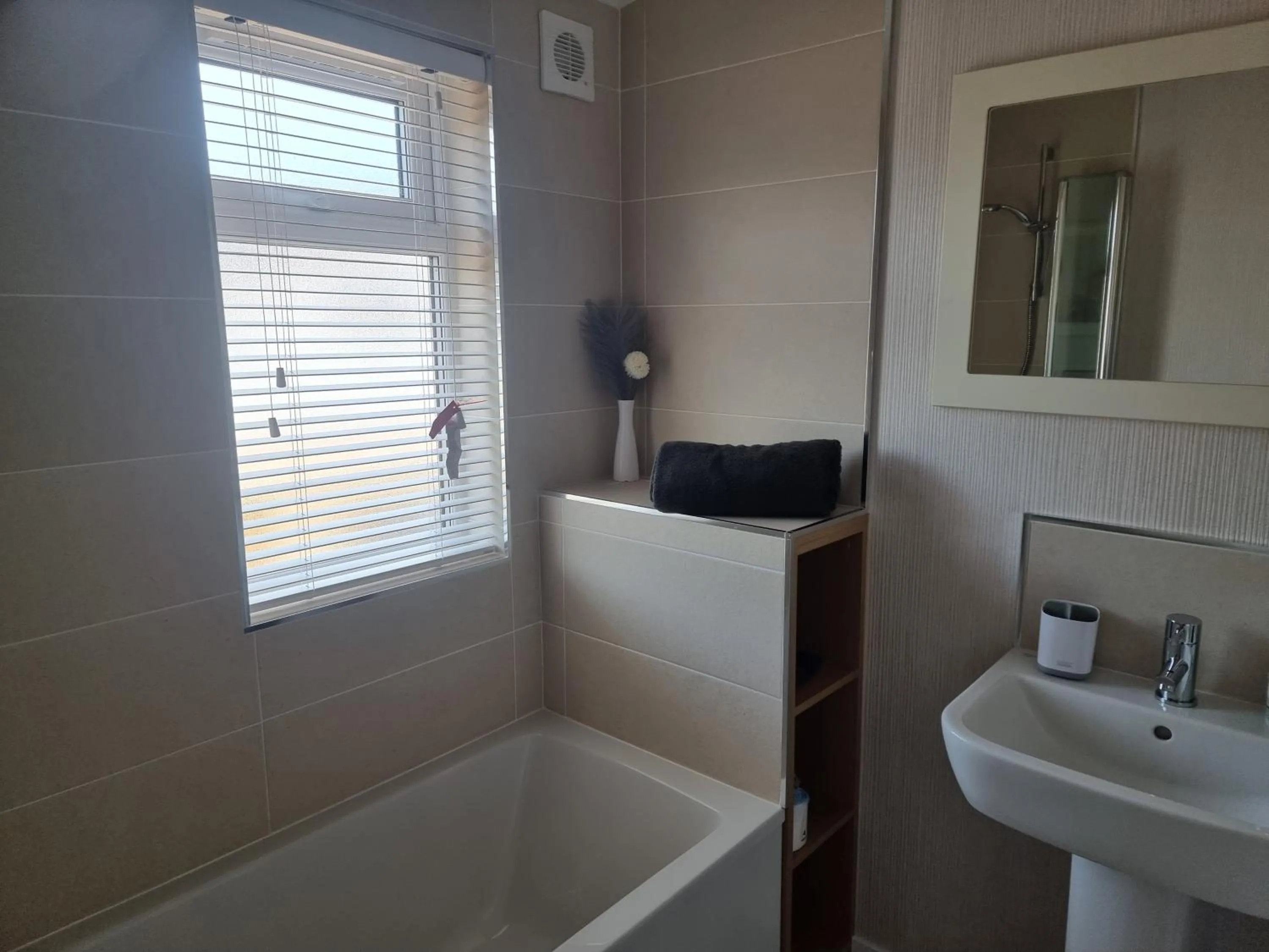 Bathroom in Luxury 2-Bed Lodge in Routh HotTub & Pet Friendly