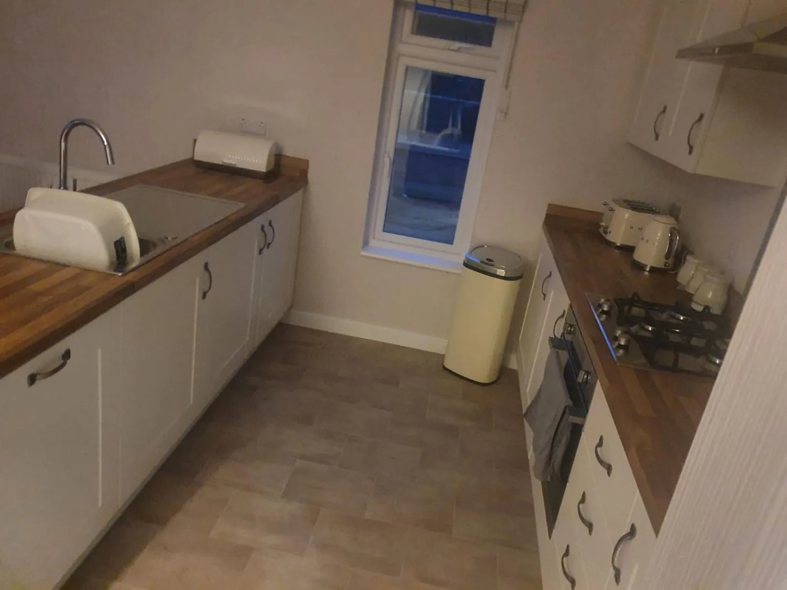 Kitchen or kitchenette in Luxury 2-Bed Lodge in Routh HotTub & Pet Friendly