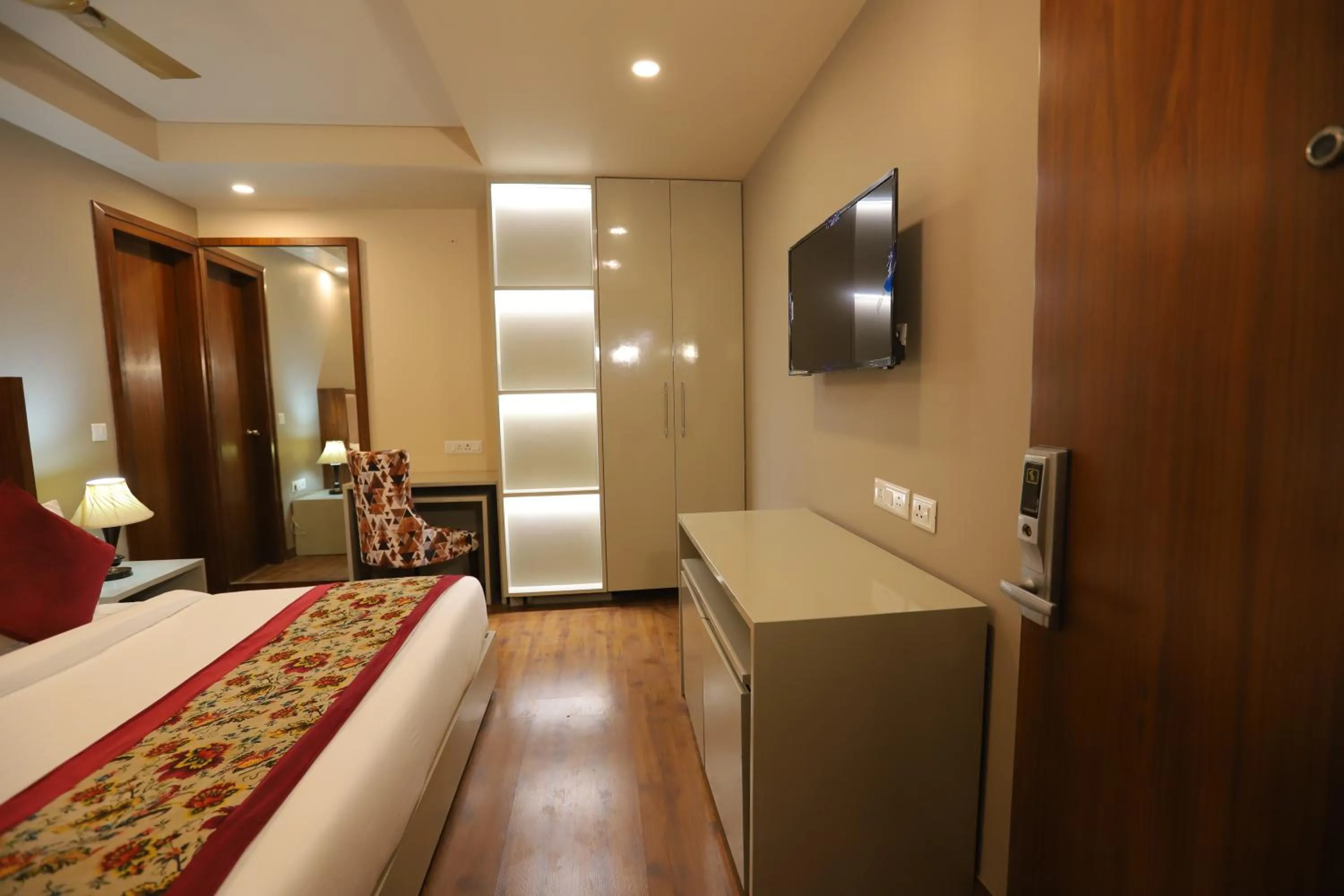 Communal lounge/ TV room, Bed in IP Royal Hotel - New Delhi