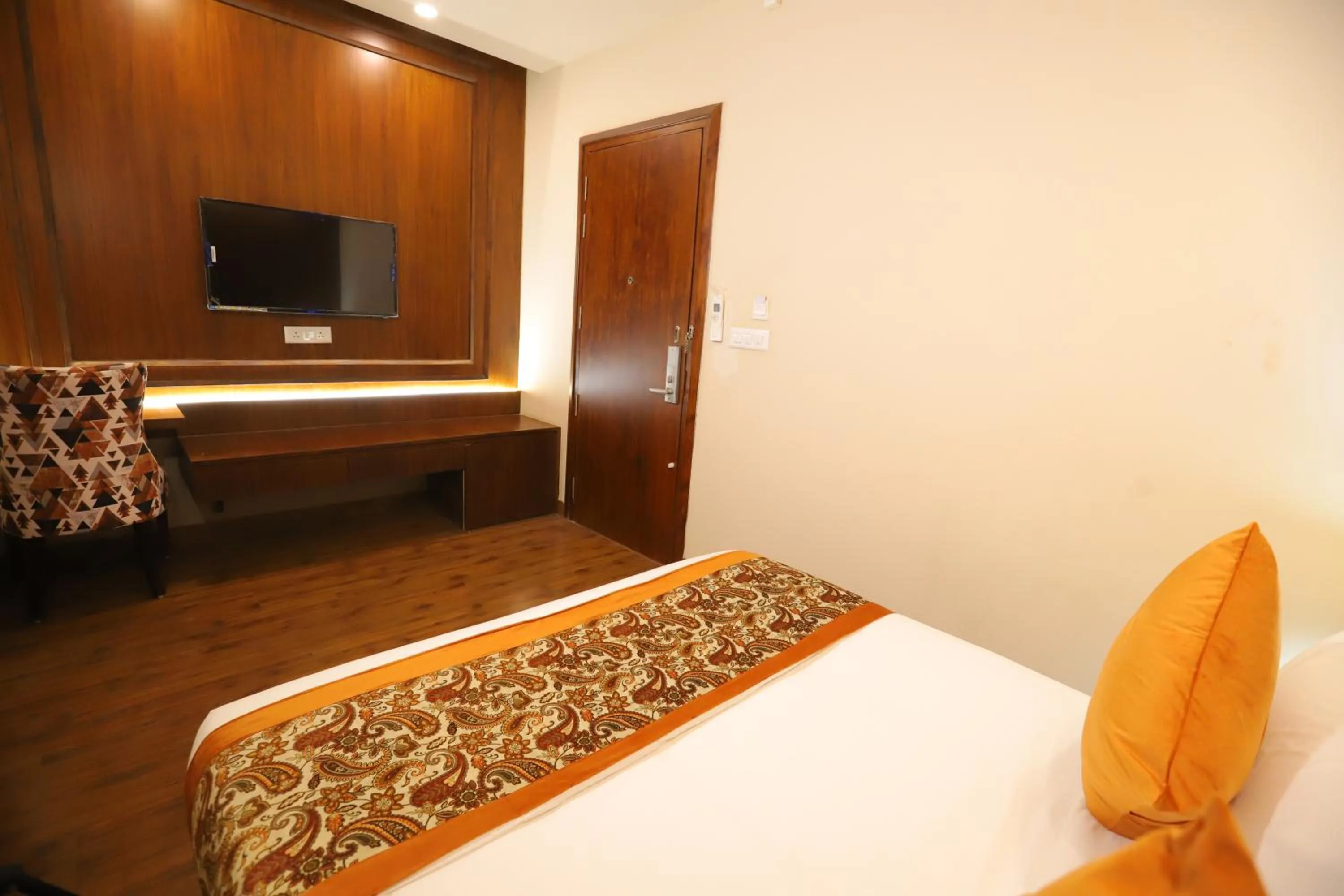 Communal lounge/ TV room, Bed in IP Royal Hotel - New Delhi