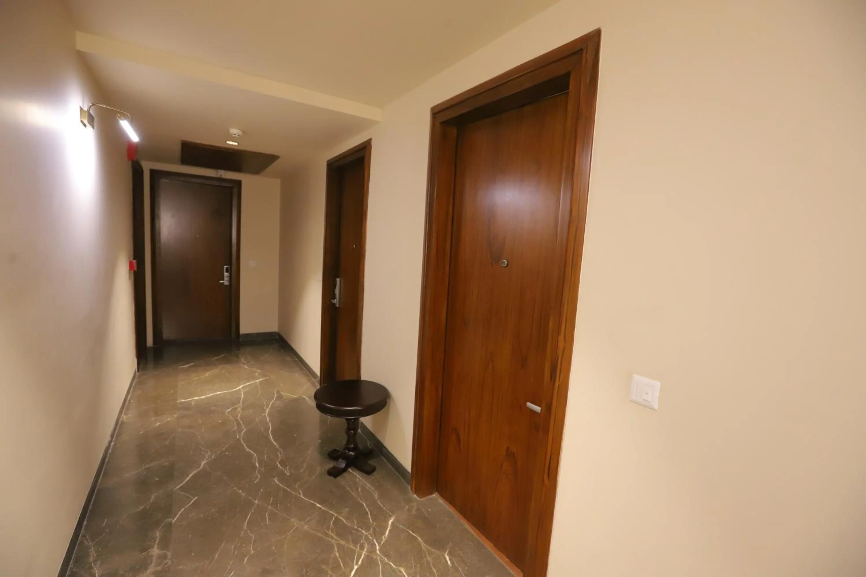 Communal lounge/ TV room in IP Royal Hotel - New Delhi