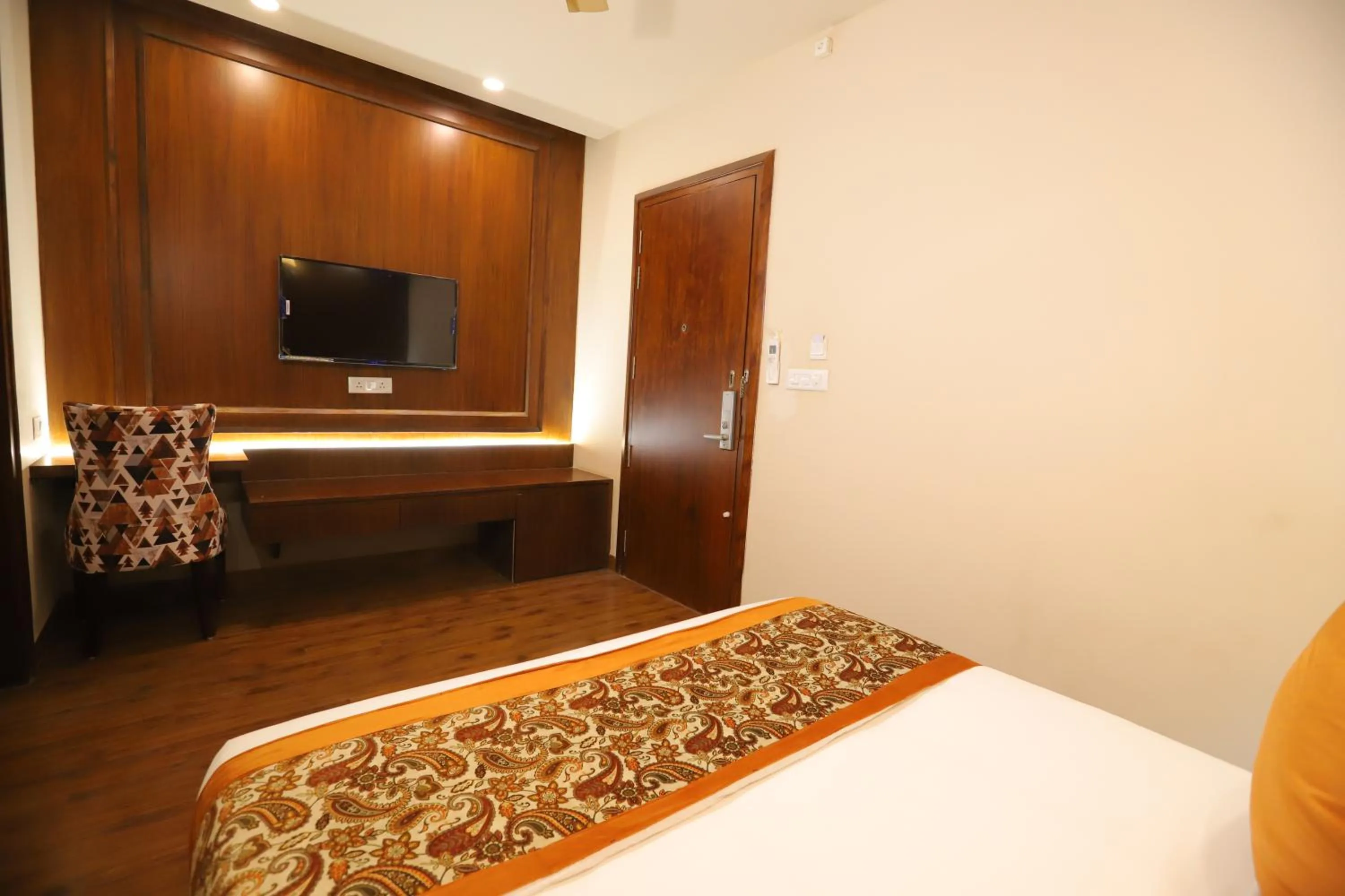 Communal lounge/ TV room, Bed in IP Royal Hotel - New Delhi