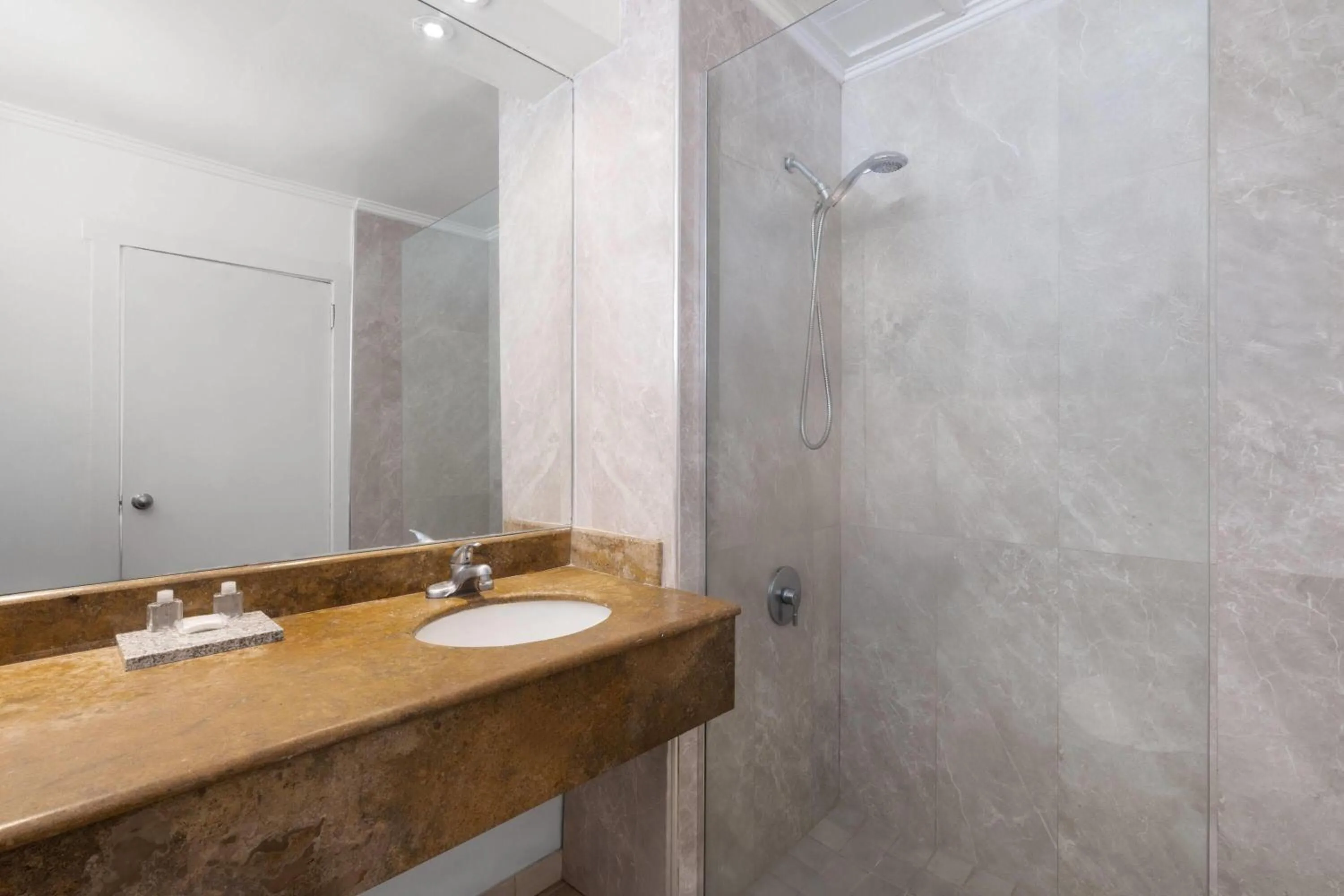 Shower in Grand Decameron Montego Beach, A Trademark All-Inclusive Resort