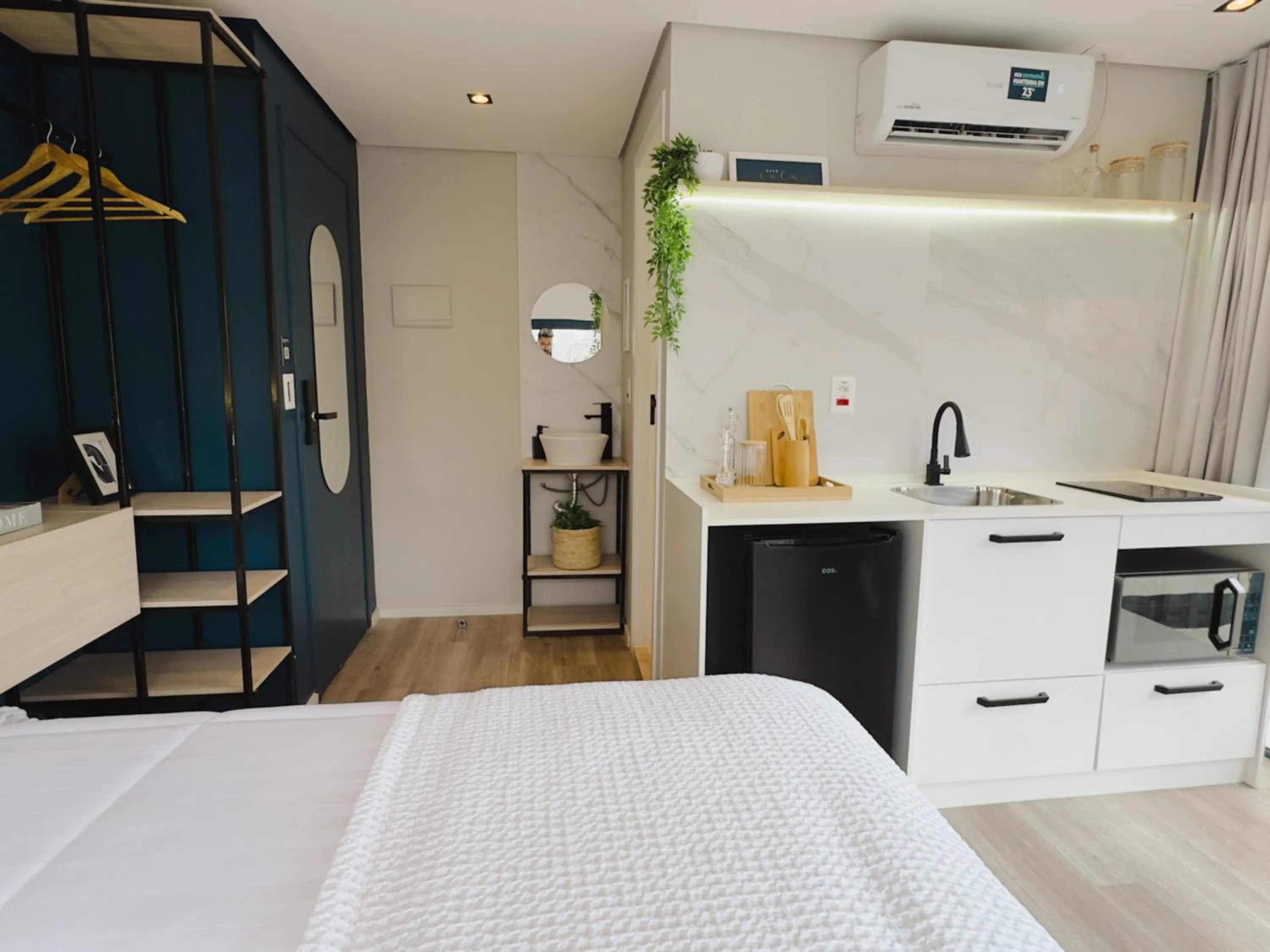 Kitchen or kitchenette, Bed in Apê Paulista Bela Cintra