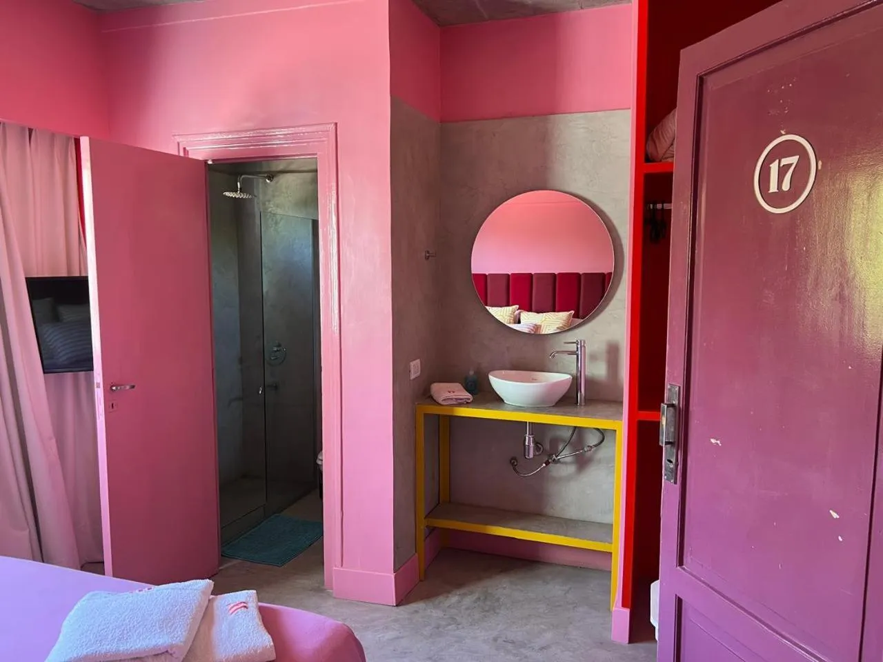 Bathroom, Bed in Hotel Windsor Mendoza