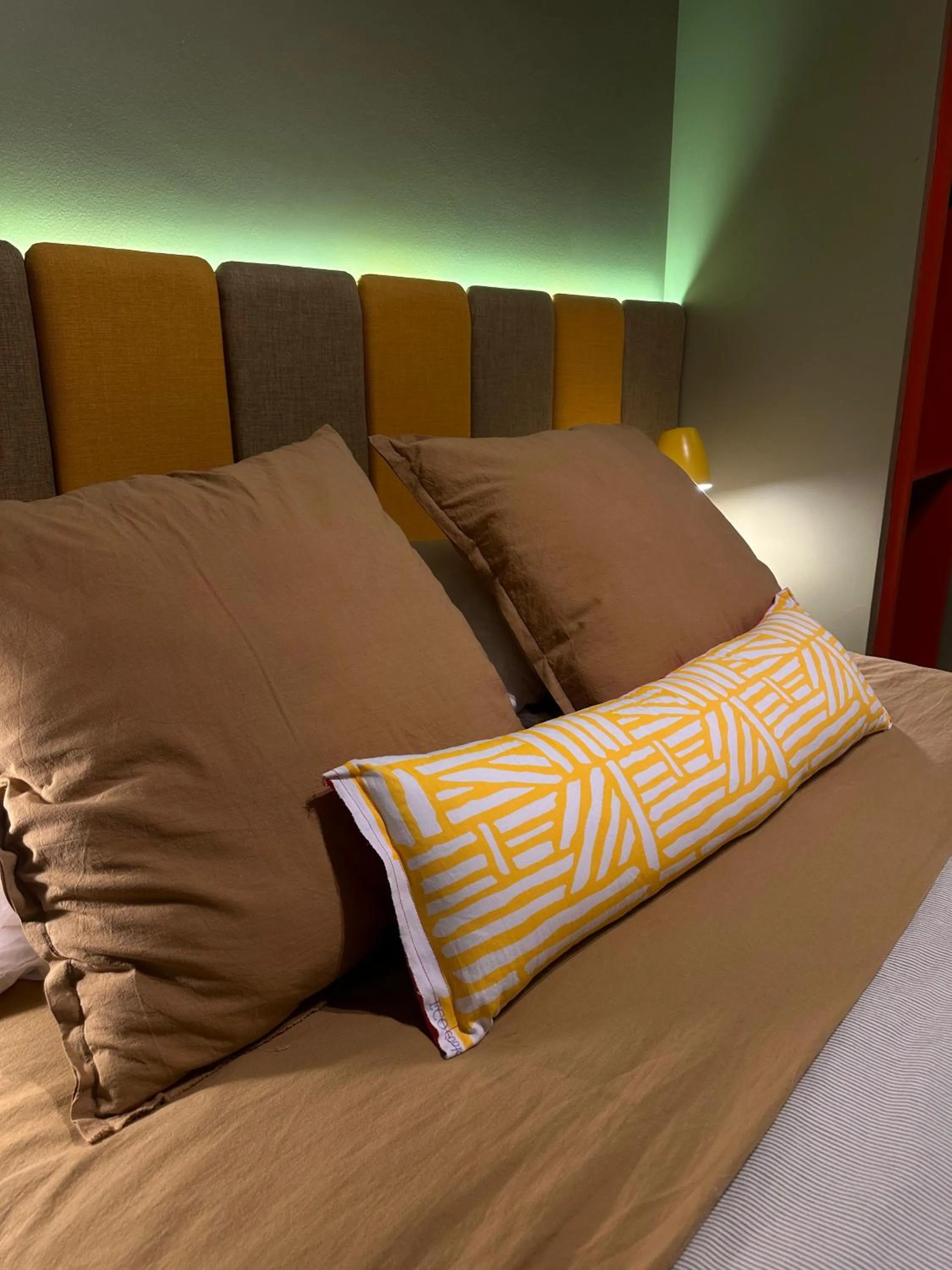 Bedroom, Bed in Hotel Windsor Mendoza