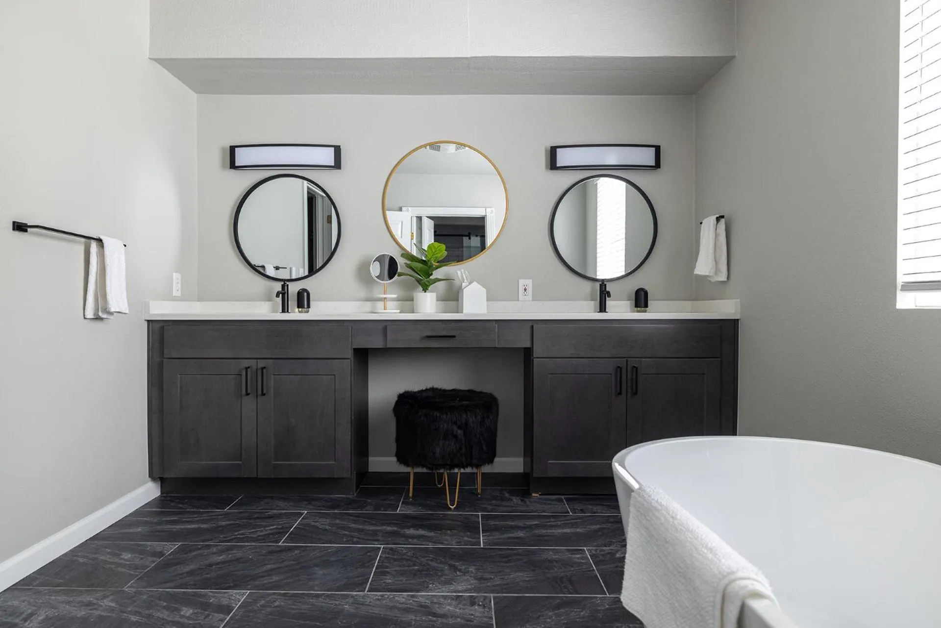 Photo of the whole room, Bed in Winter Park Chateau