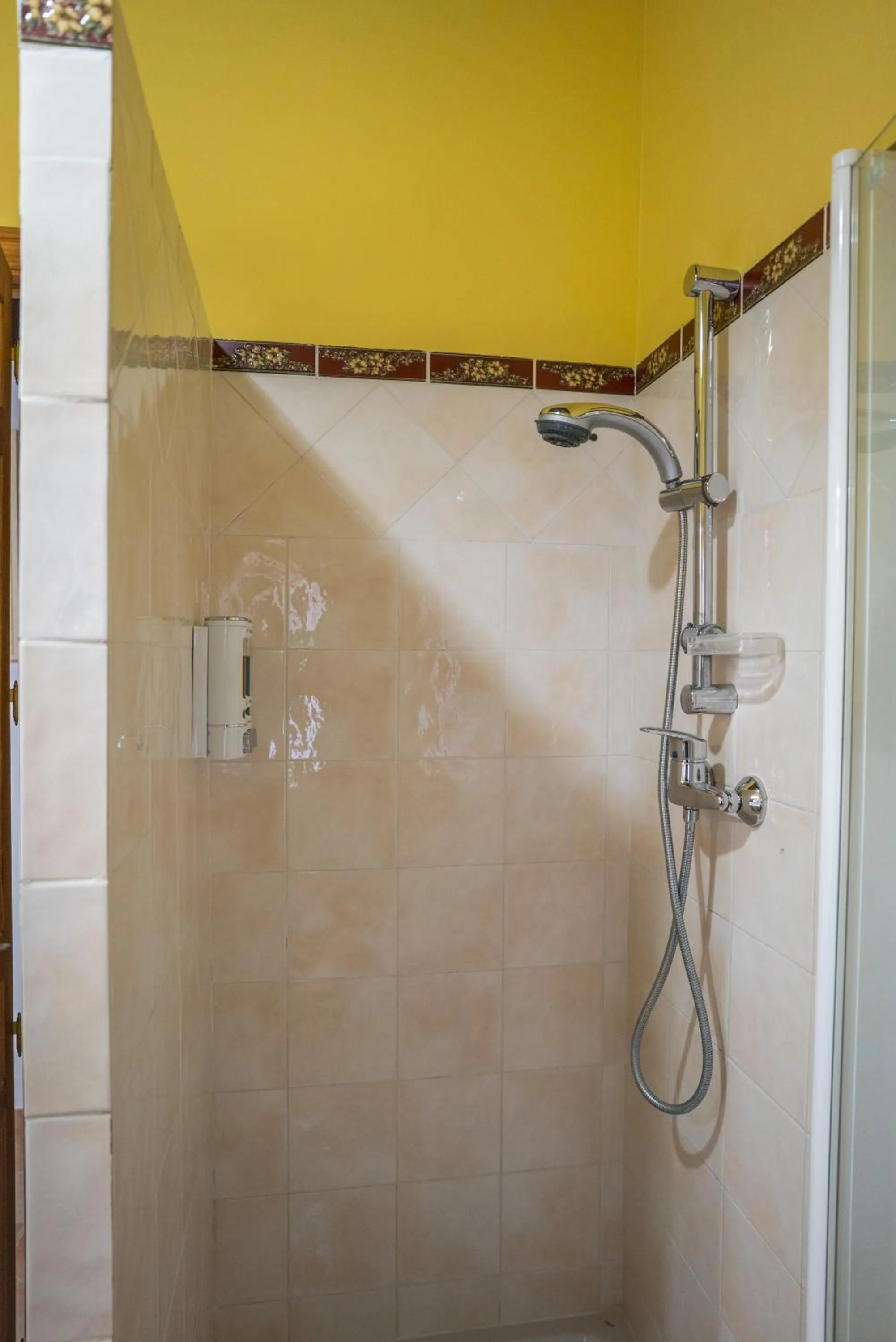 Bathroom in LA ALDABA, antigua casa de labor