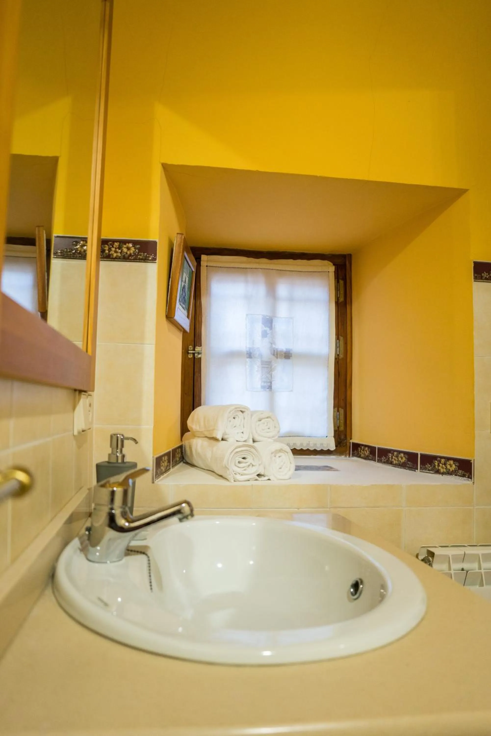 Bathroom in LA ALDABA, antigua casa de labor