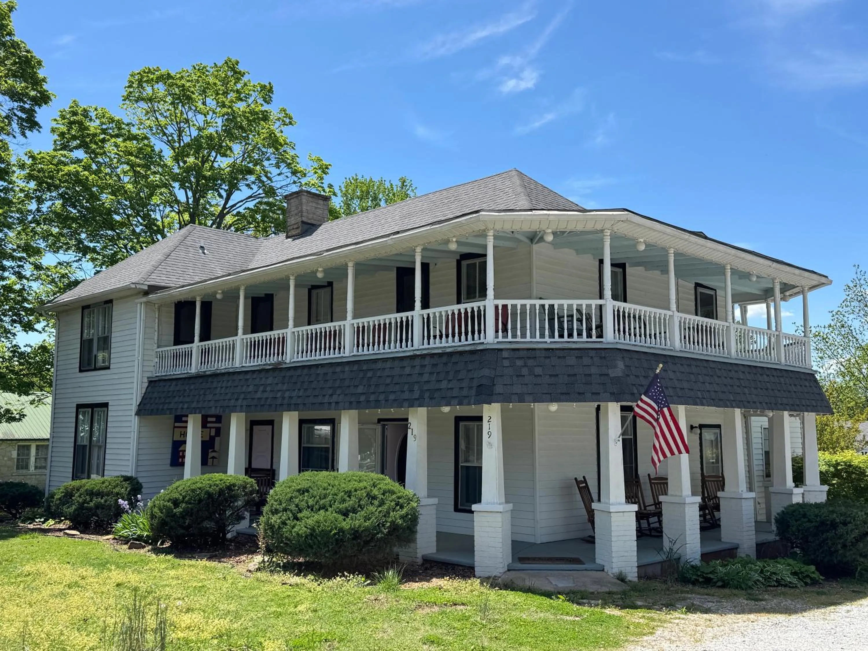 Property building in Ozark Country Inn