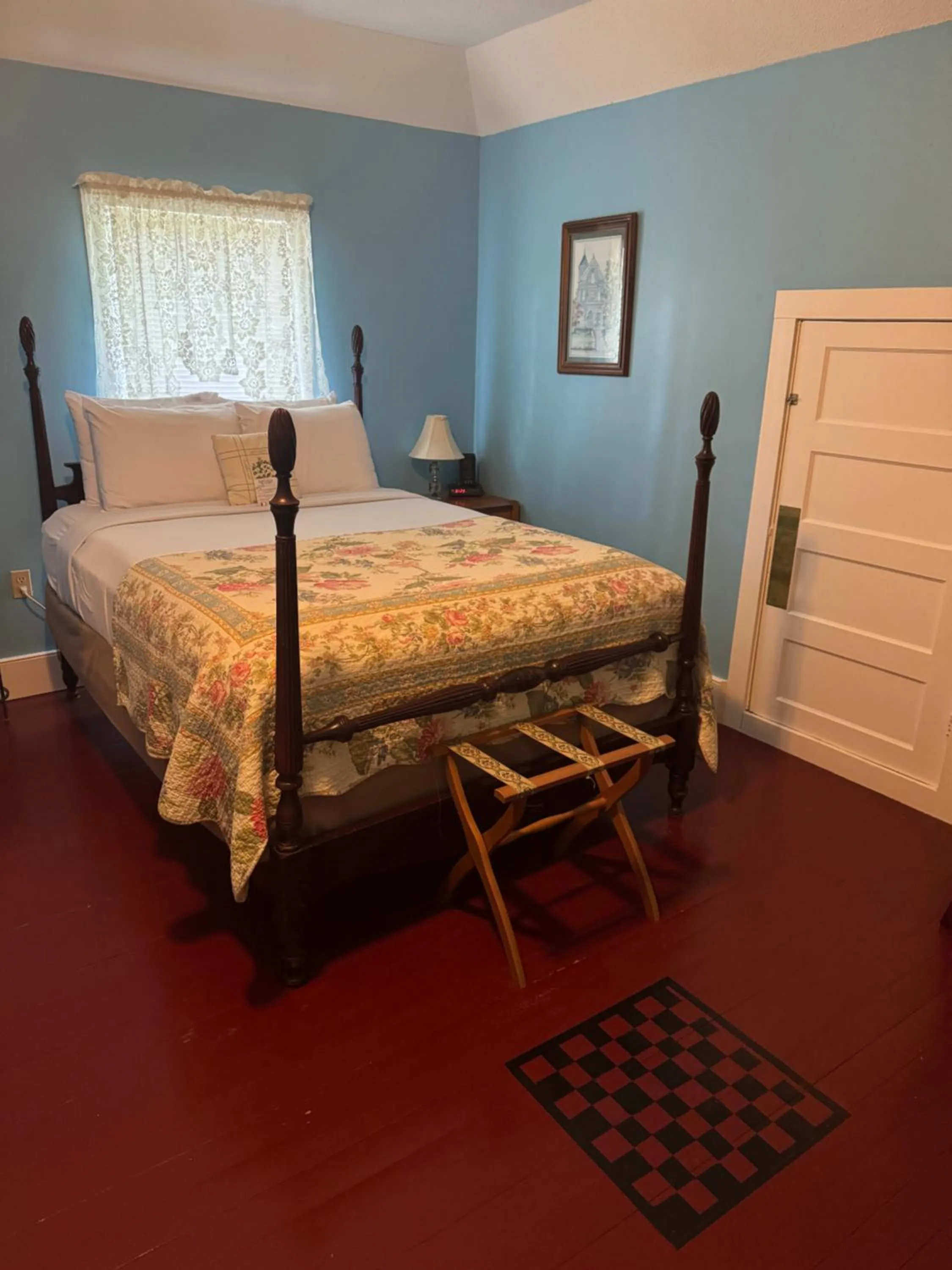 Bed in Ozark Country Inn