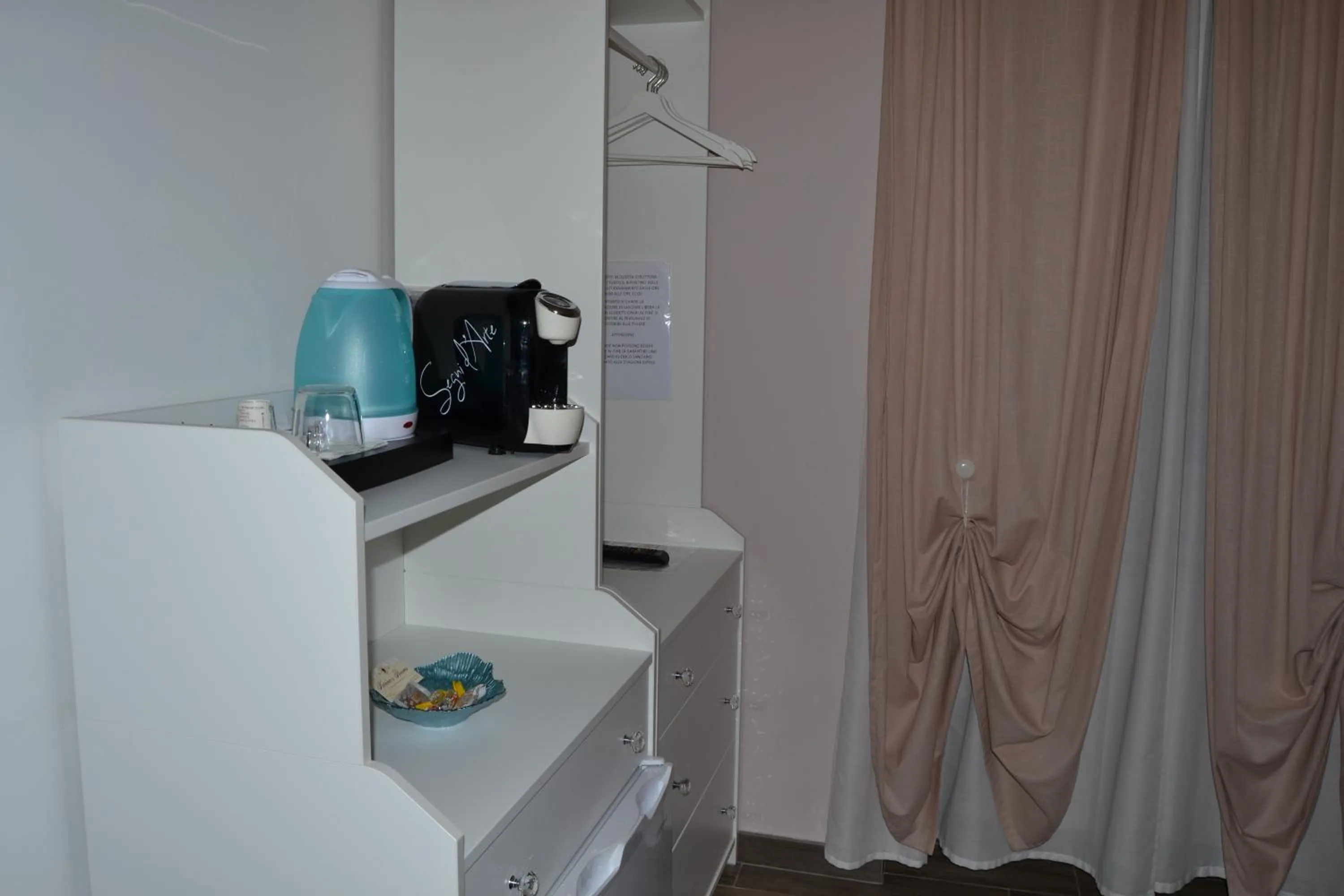 Area and facilities, TV/Entertainment Center in Karina's Rooms