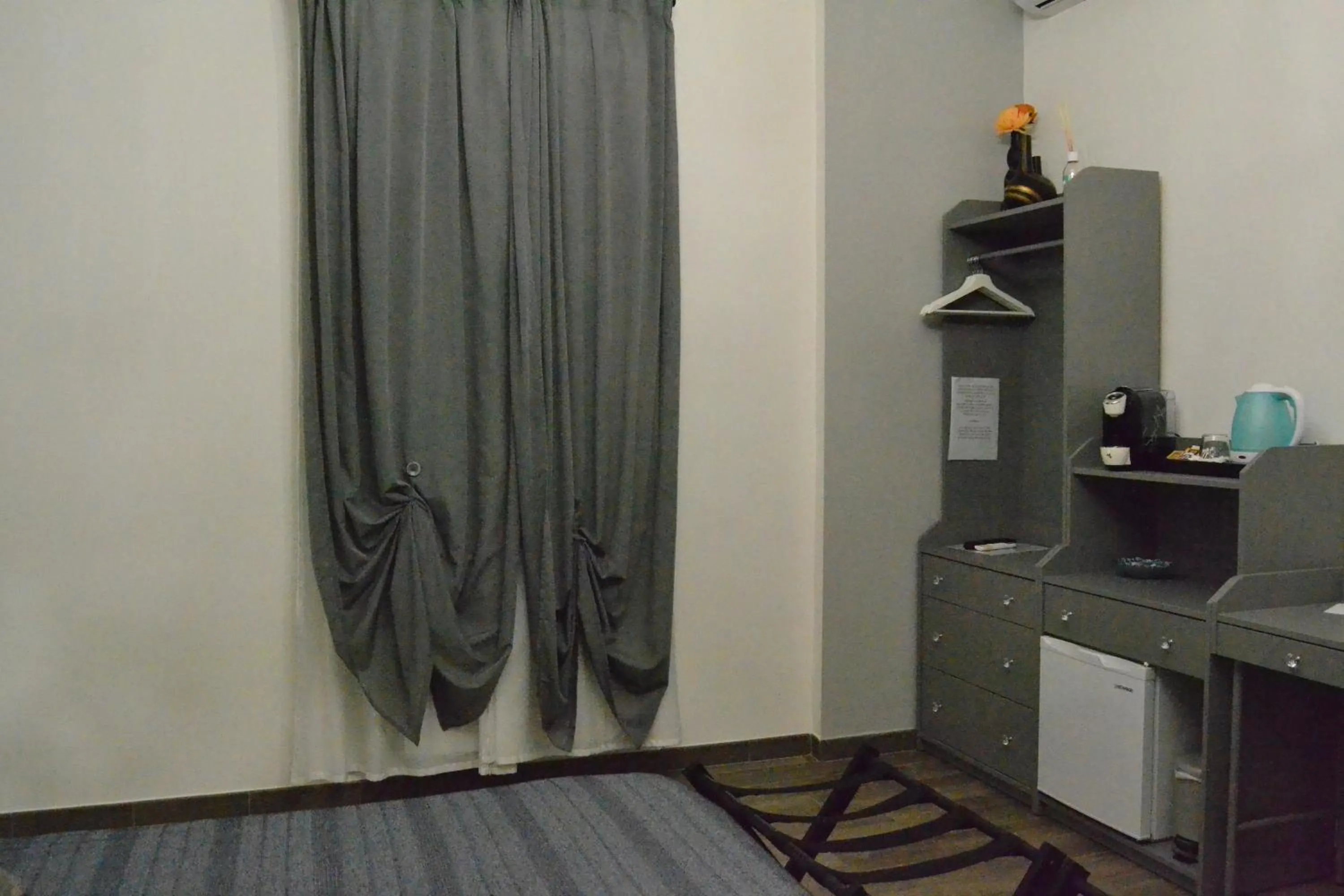 TV and multimedia, TV/Entertainment Center in Karina's Rooms