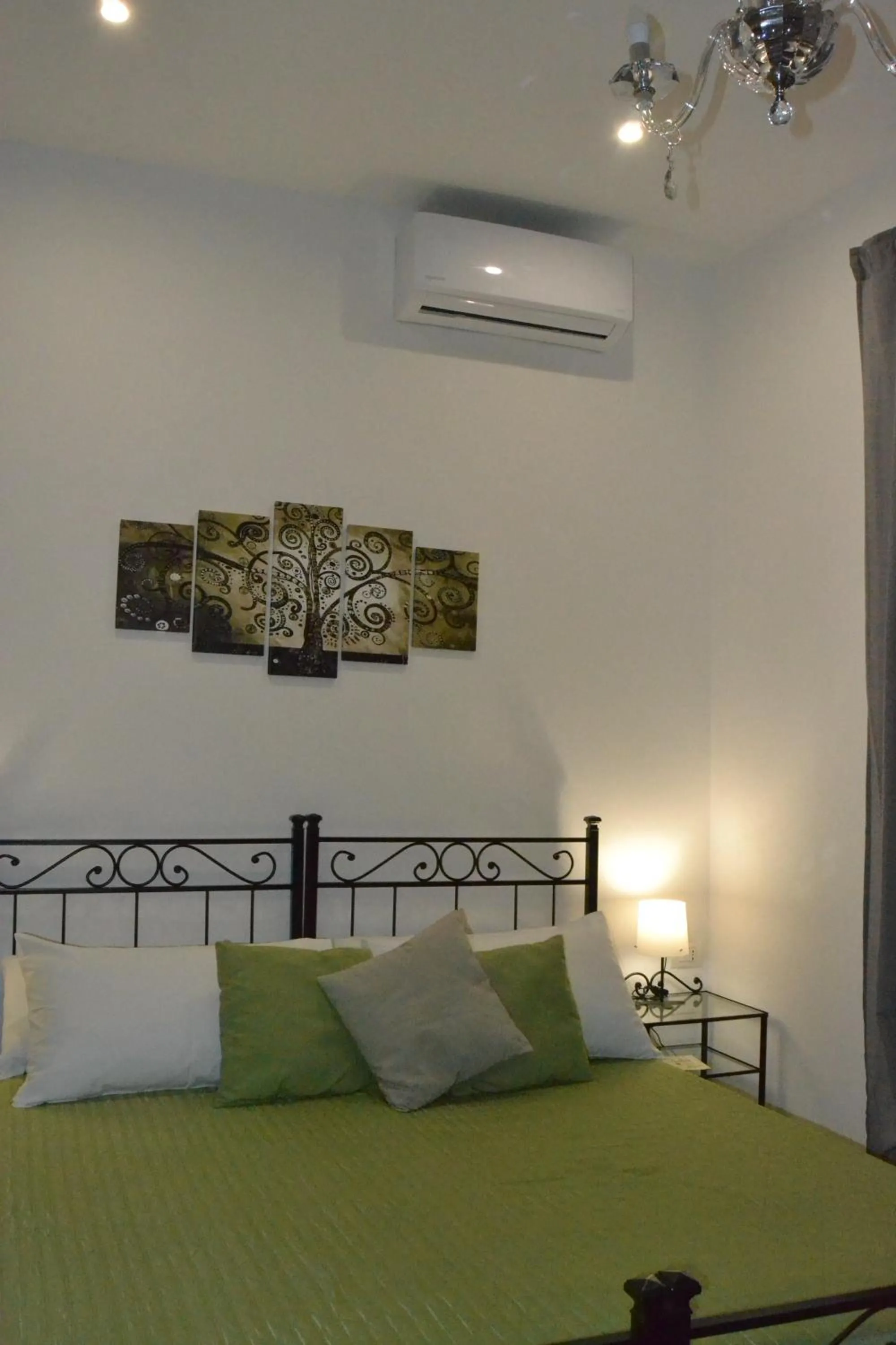 Photo of the whole room, Bed in Karina's Rooms