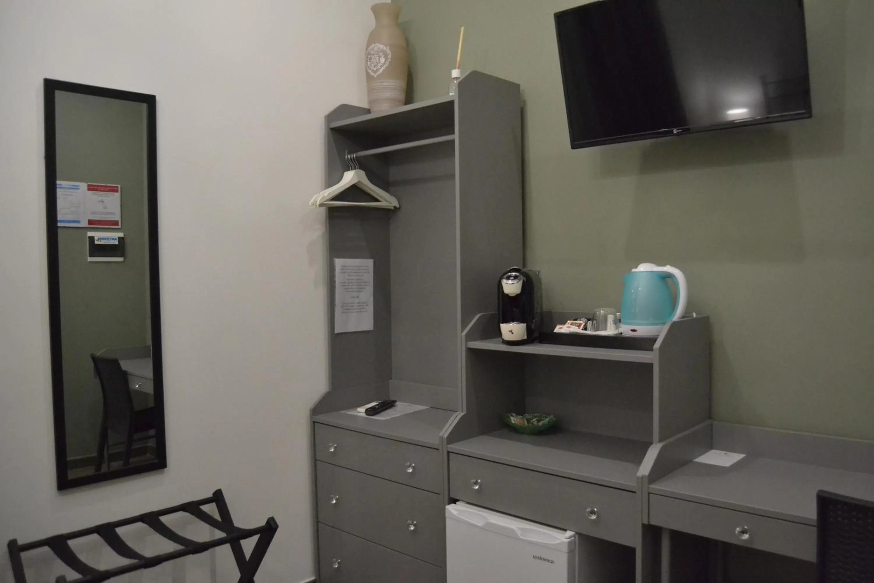 Area and facilities, TV/Entertainment Center in Karina's Rooms