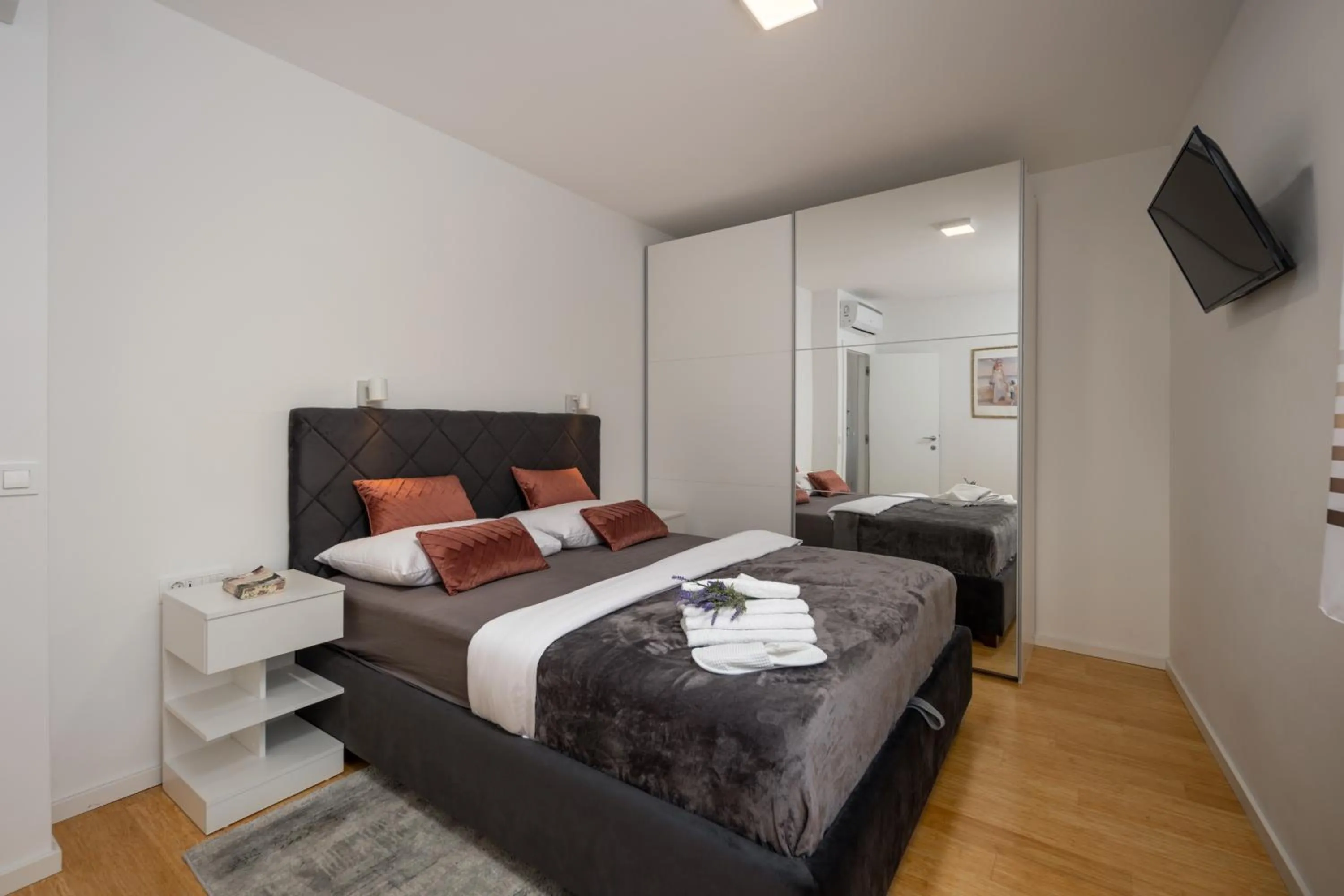 Bed in Luxury apartment Marco Polo with a private swimming pool with salt sea water