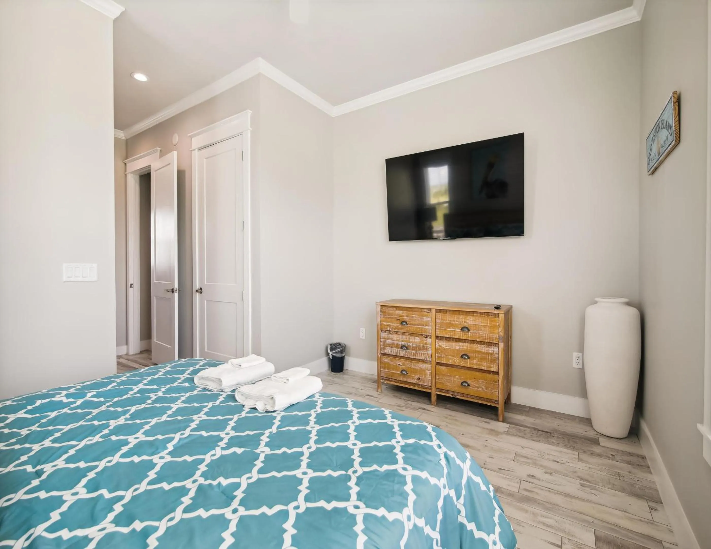 Property building, Bed in Pearl of the Sea