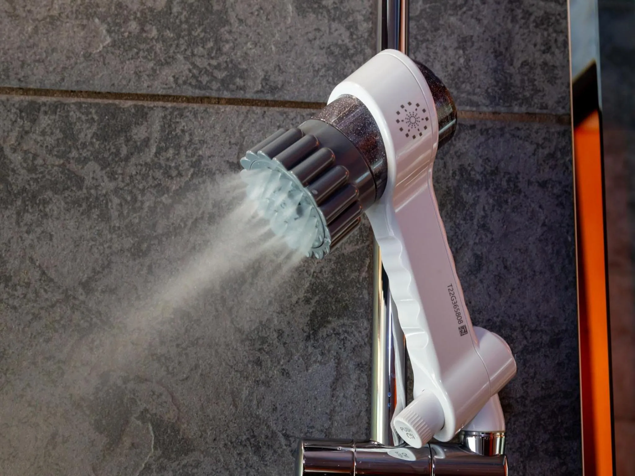 Shower in Tsukiyominoza