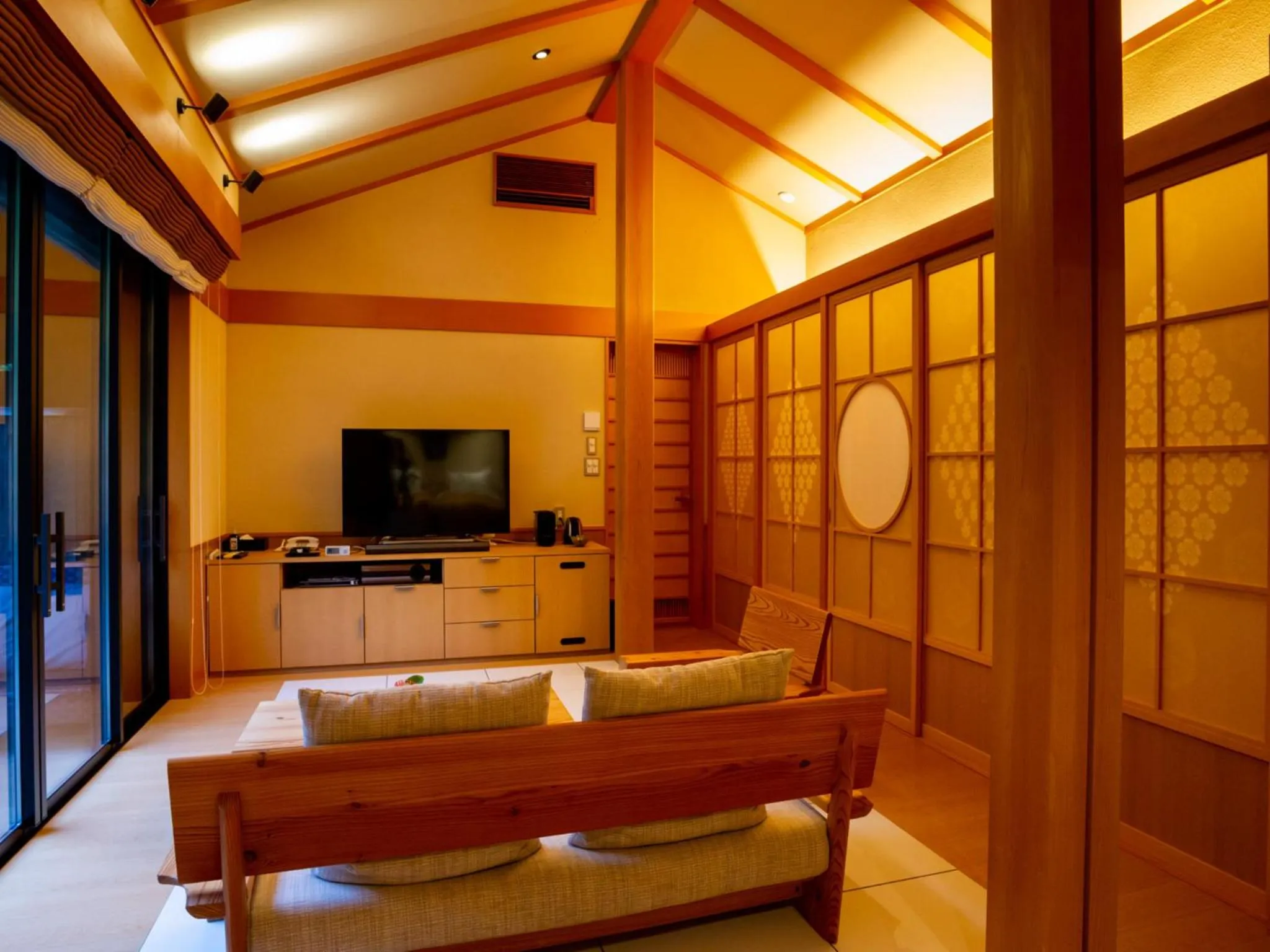 Photo of the whole room in Tsukiyominoza