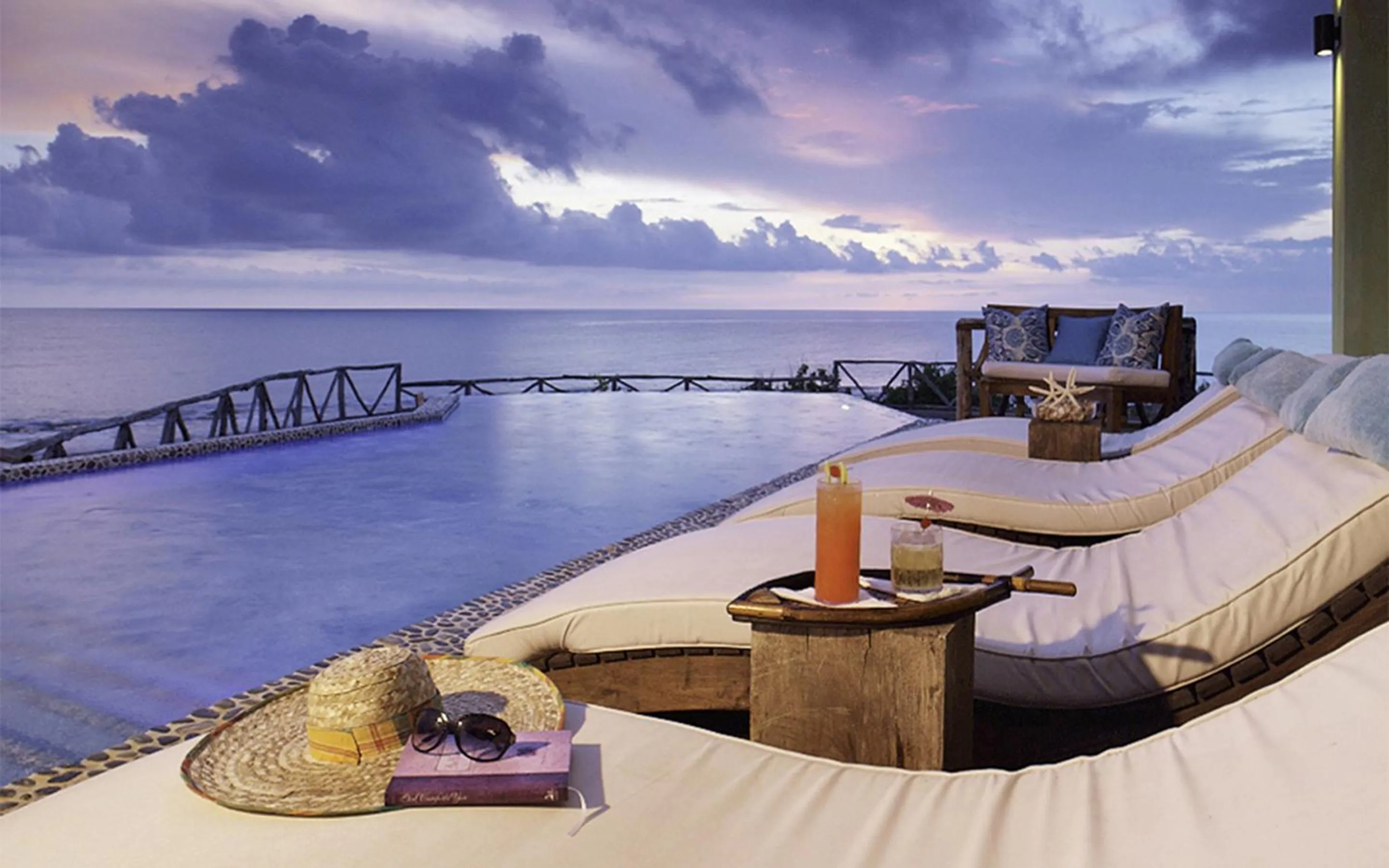 Pool view in Jakes Hotel