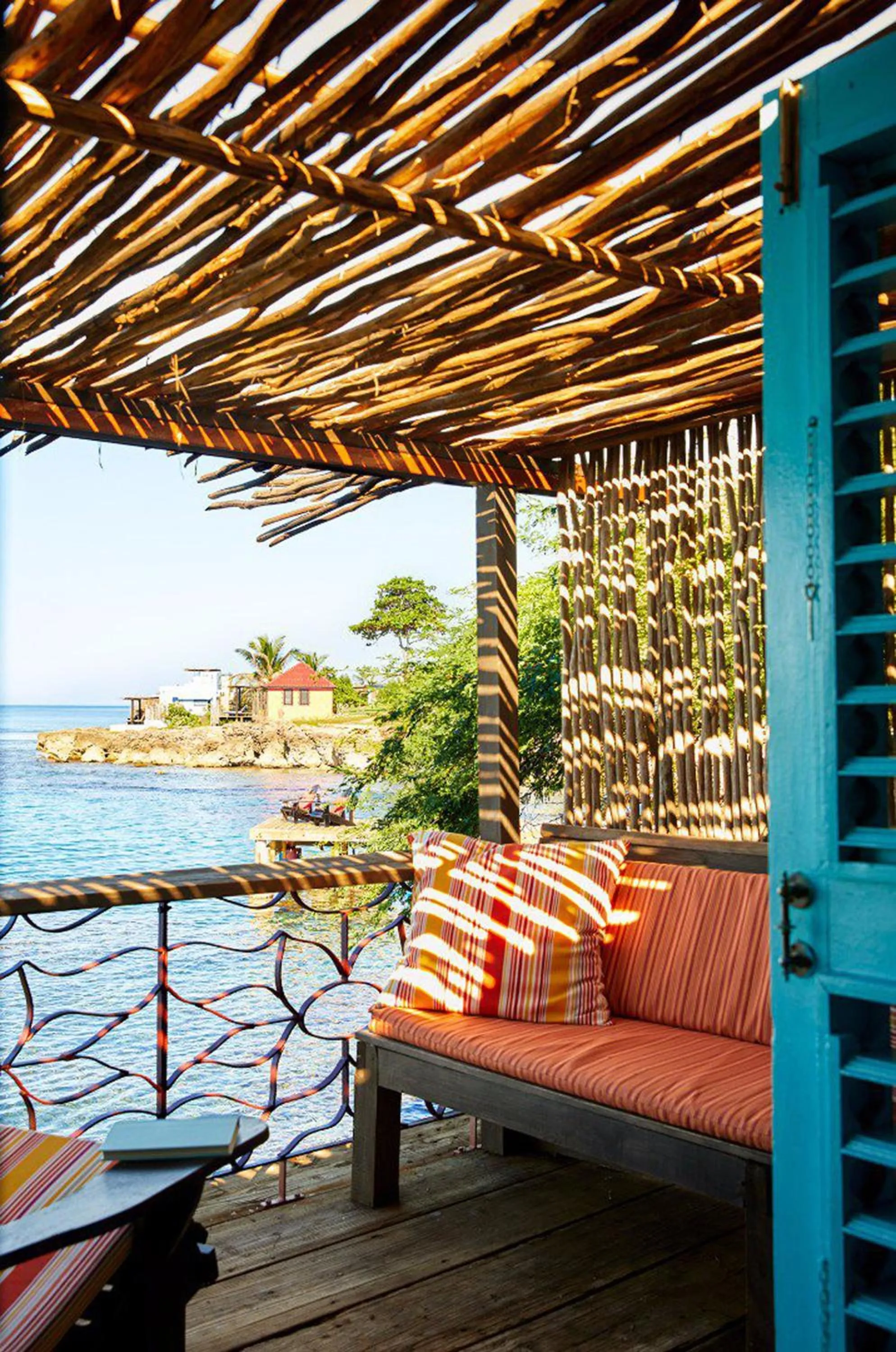 Balcony/Terrace in Jakes Hotel