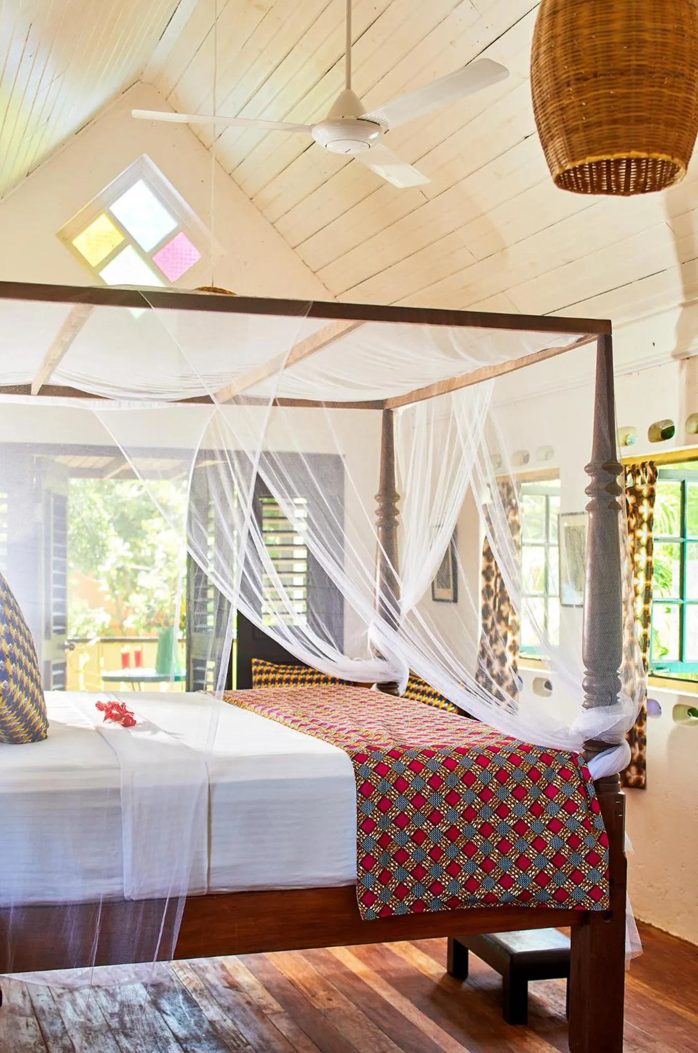 Bedroom in Jakes Hotel