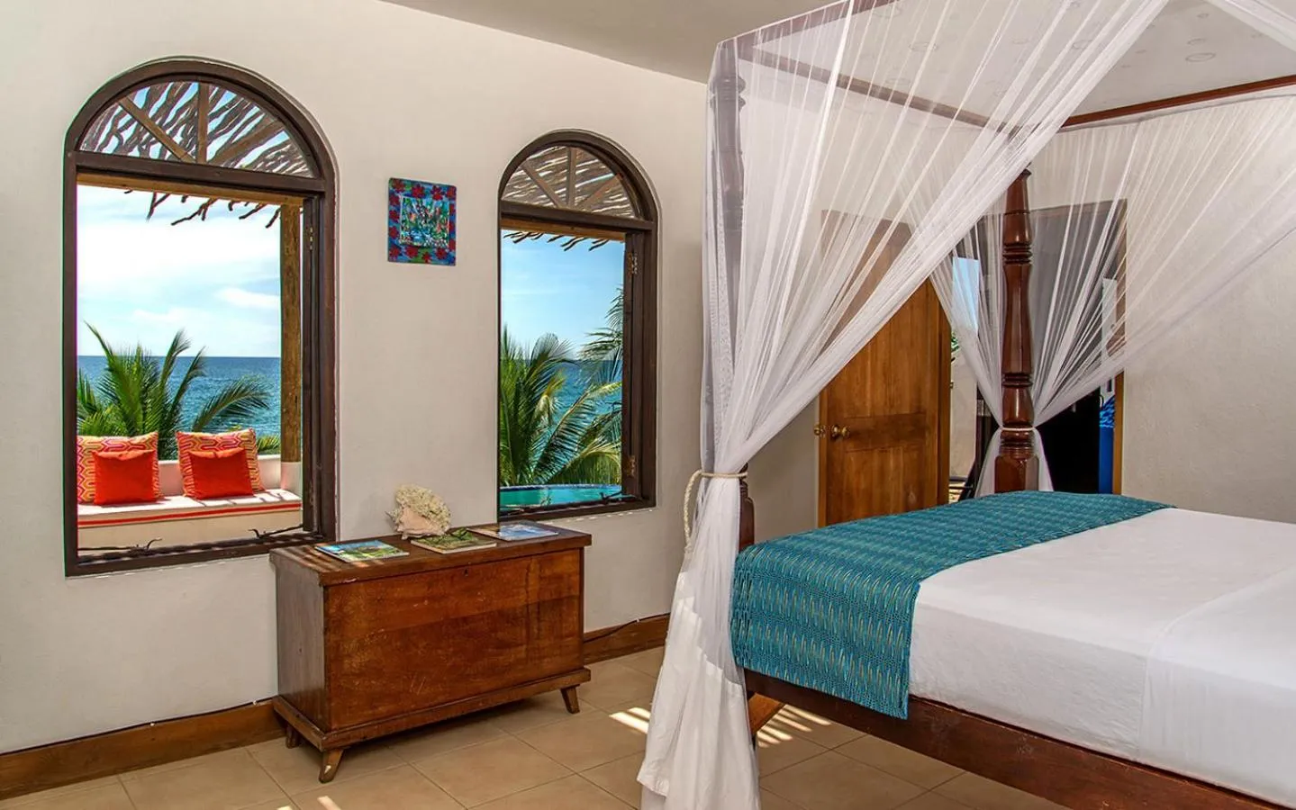 Bedroom in Jakes Hotel