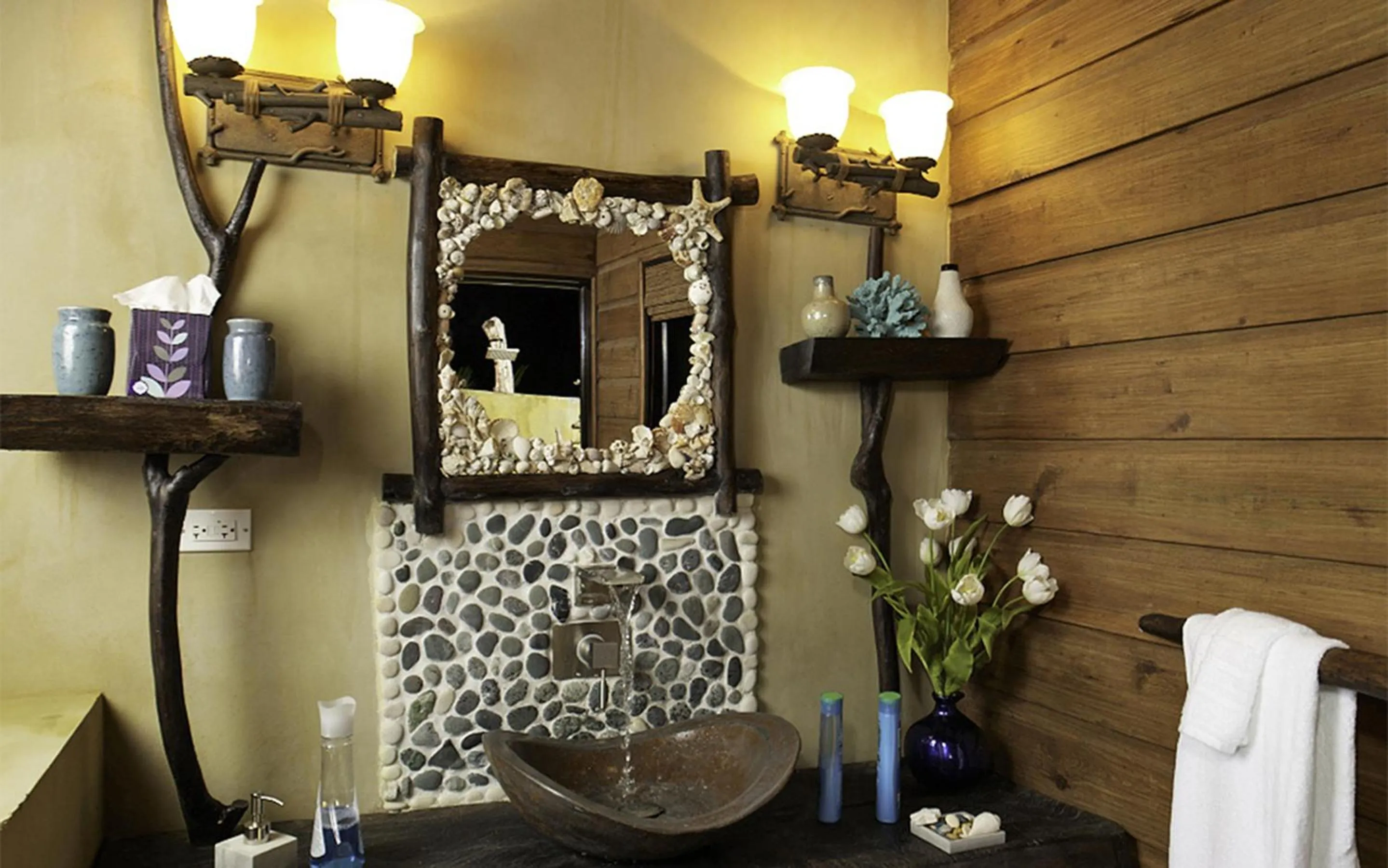 Bathroom in Jakes Hotel