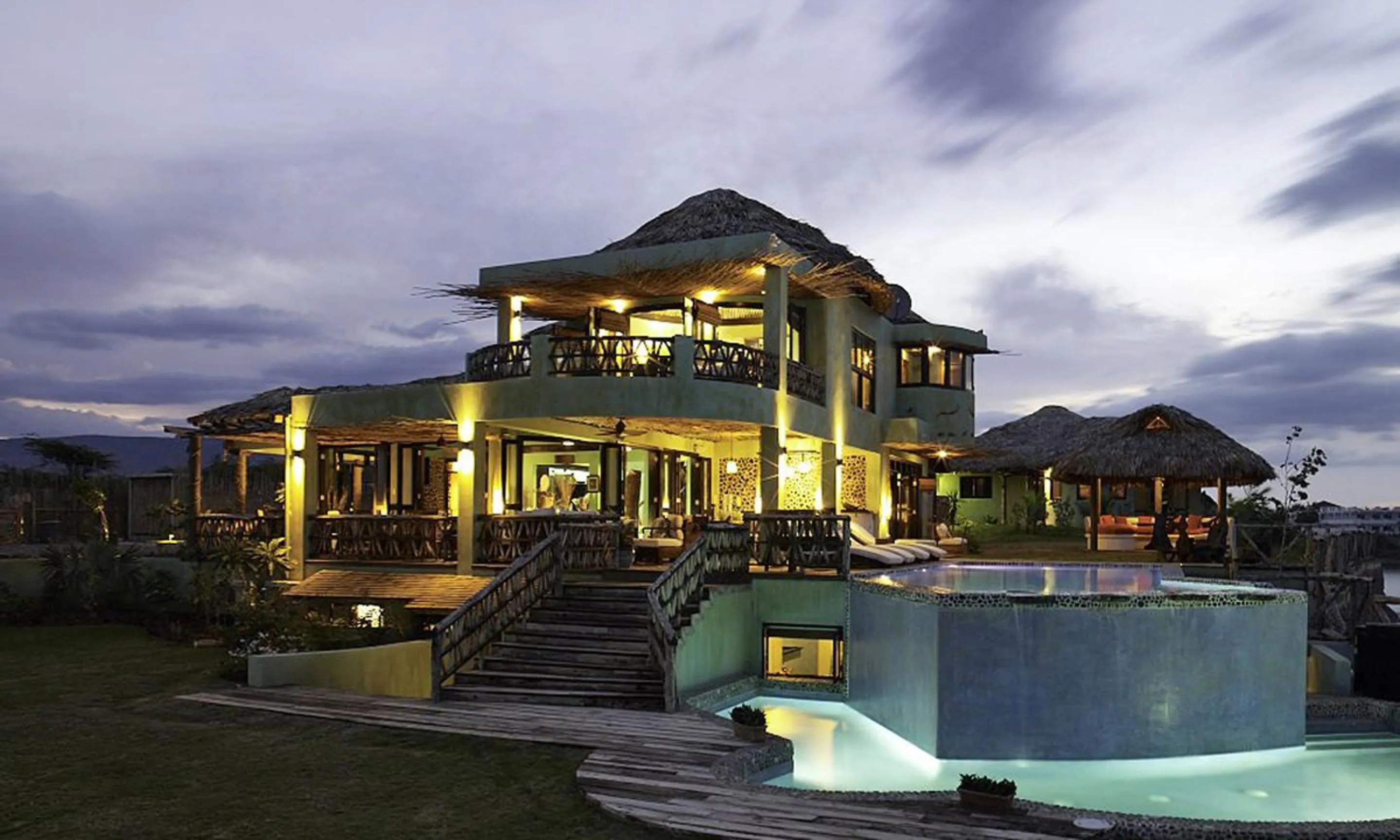 Seaweed 4-Bedroom Villa in Jakes Hotel