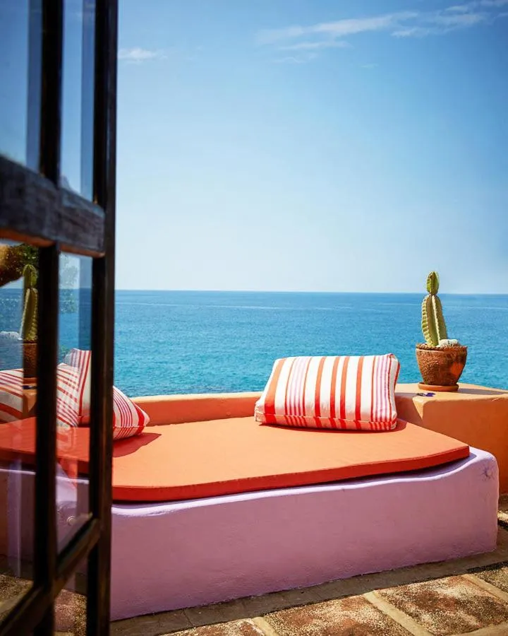 Balcony/Terrace in Jakes Hotel