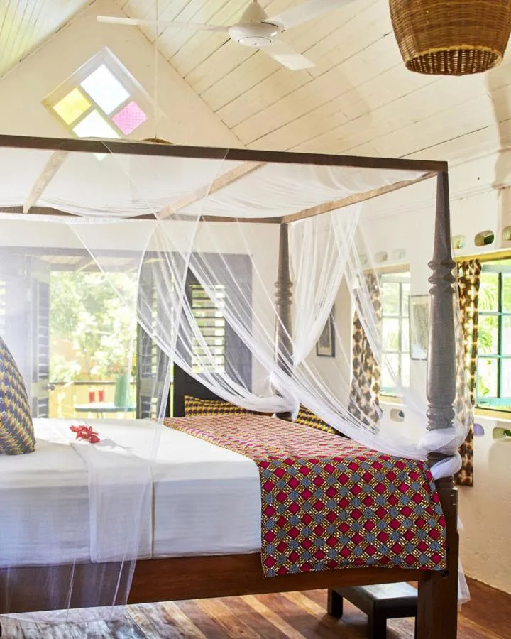 Bedroom in Jakes Hotel