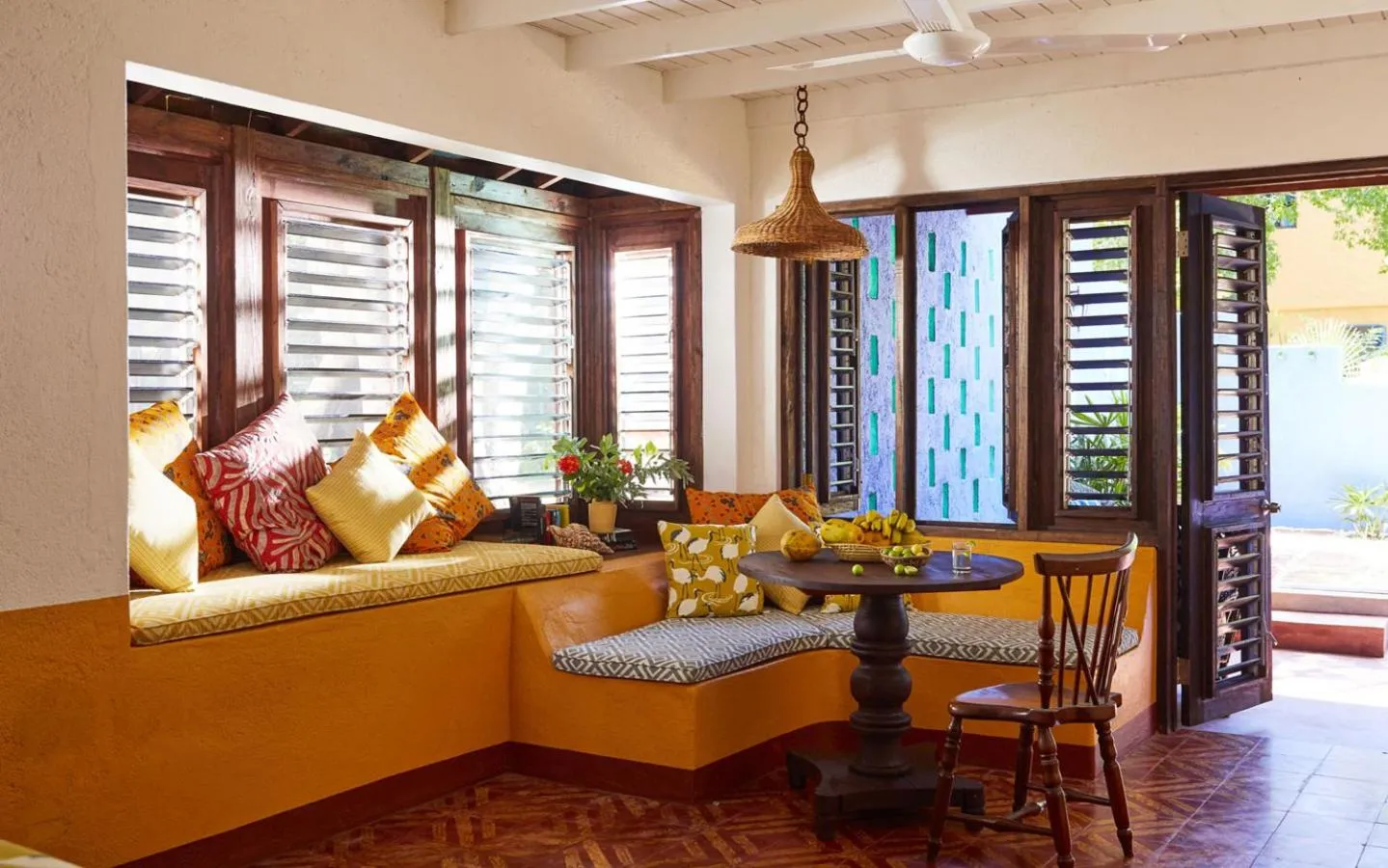 Dining area in Jakes Hotel