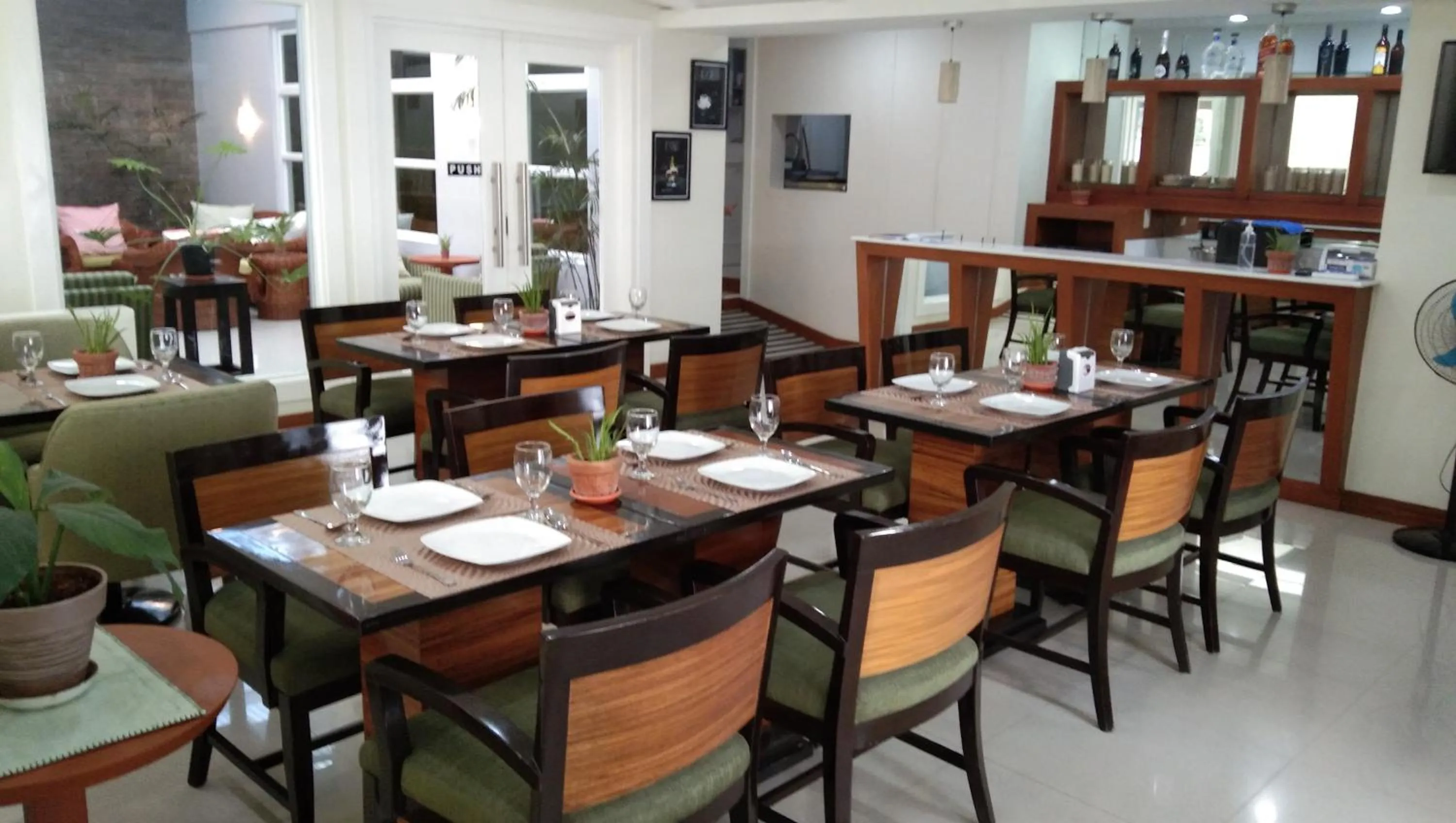 Restaurant/places to eat in Sarita Bed and Breakfast